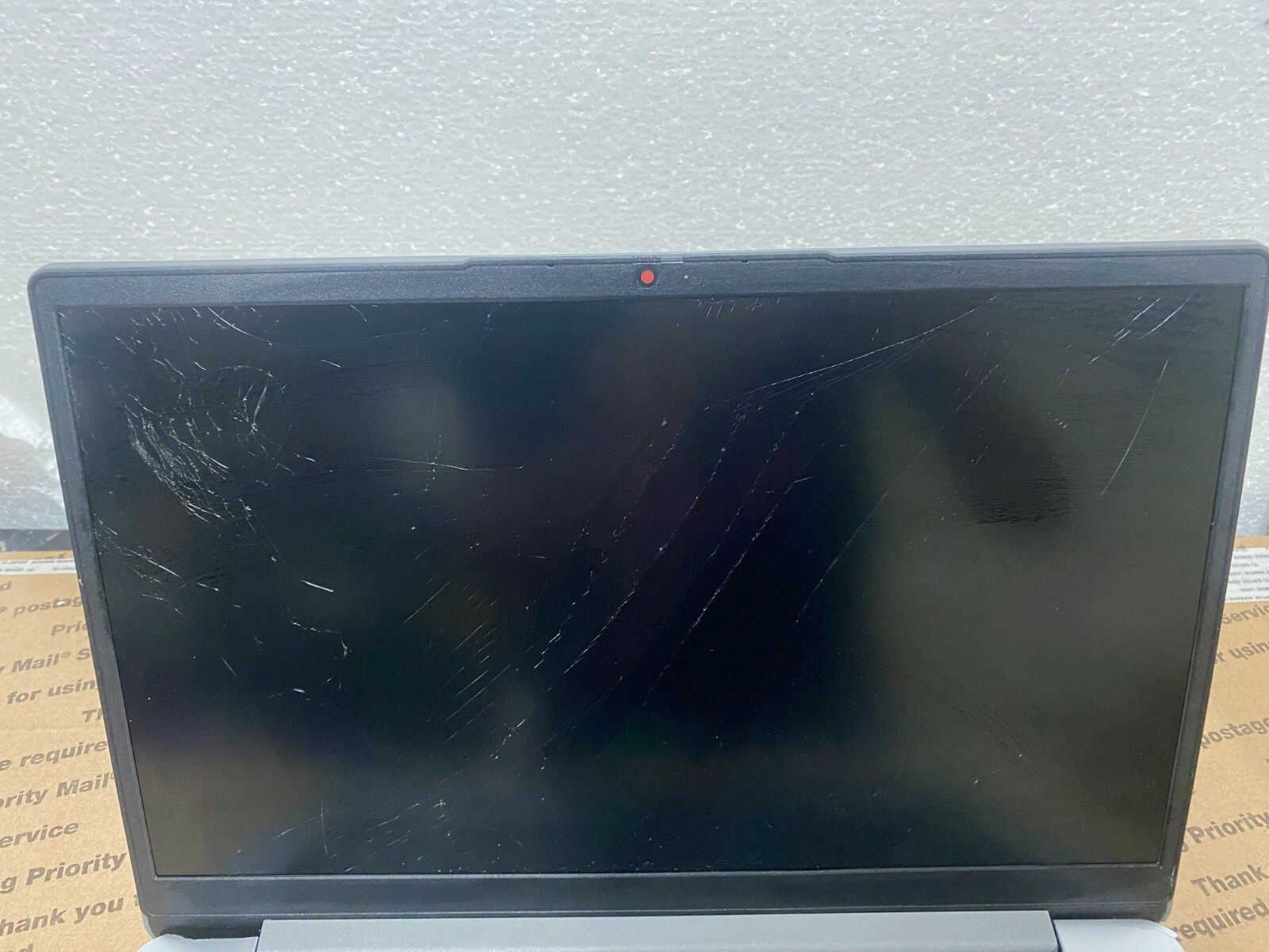 Lenovo IdeaPad 1 14IGL7 14″ Pentium Silver back cover crack an broken screen