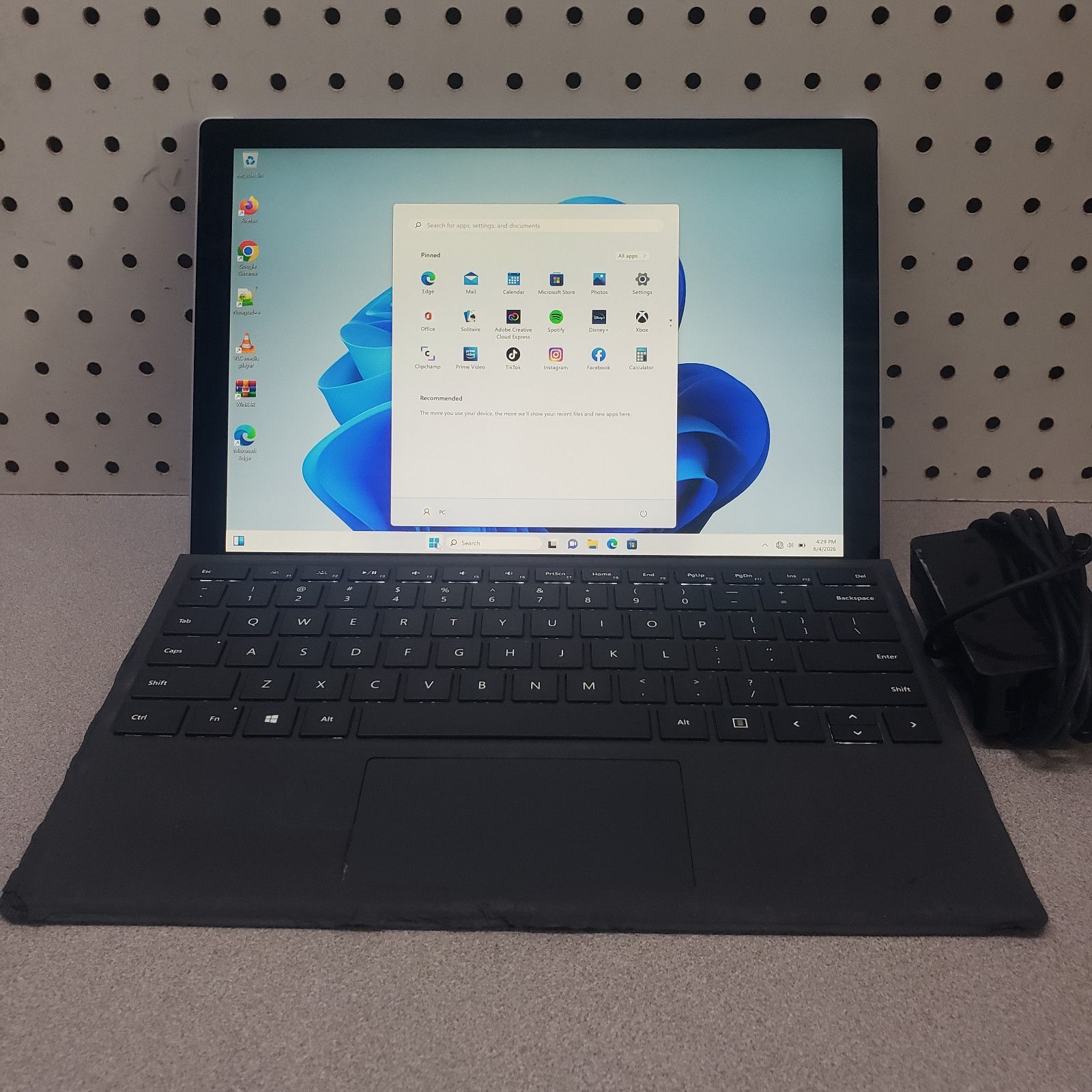 Microsoft Surface Pro 7 + 1960 i7 1165G7 16GB, RAM 256GB SSD, WIN11 2.80Ghz