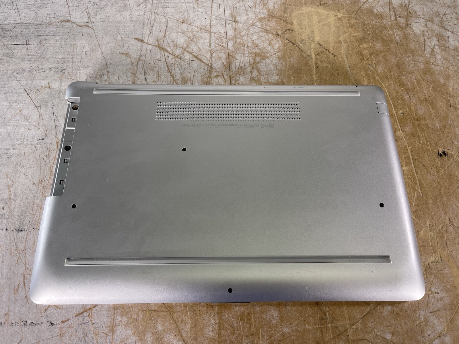 HP LAPTOP 17-BY3053CL i5-1035G1 @ 1.00GHz, 8GB RAM, NO HDD/OS – (FOR PARTS)