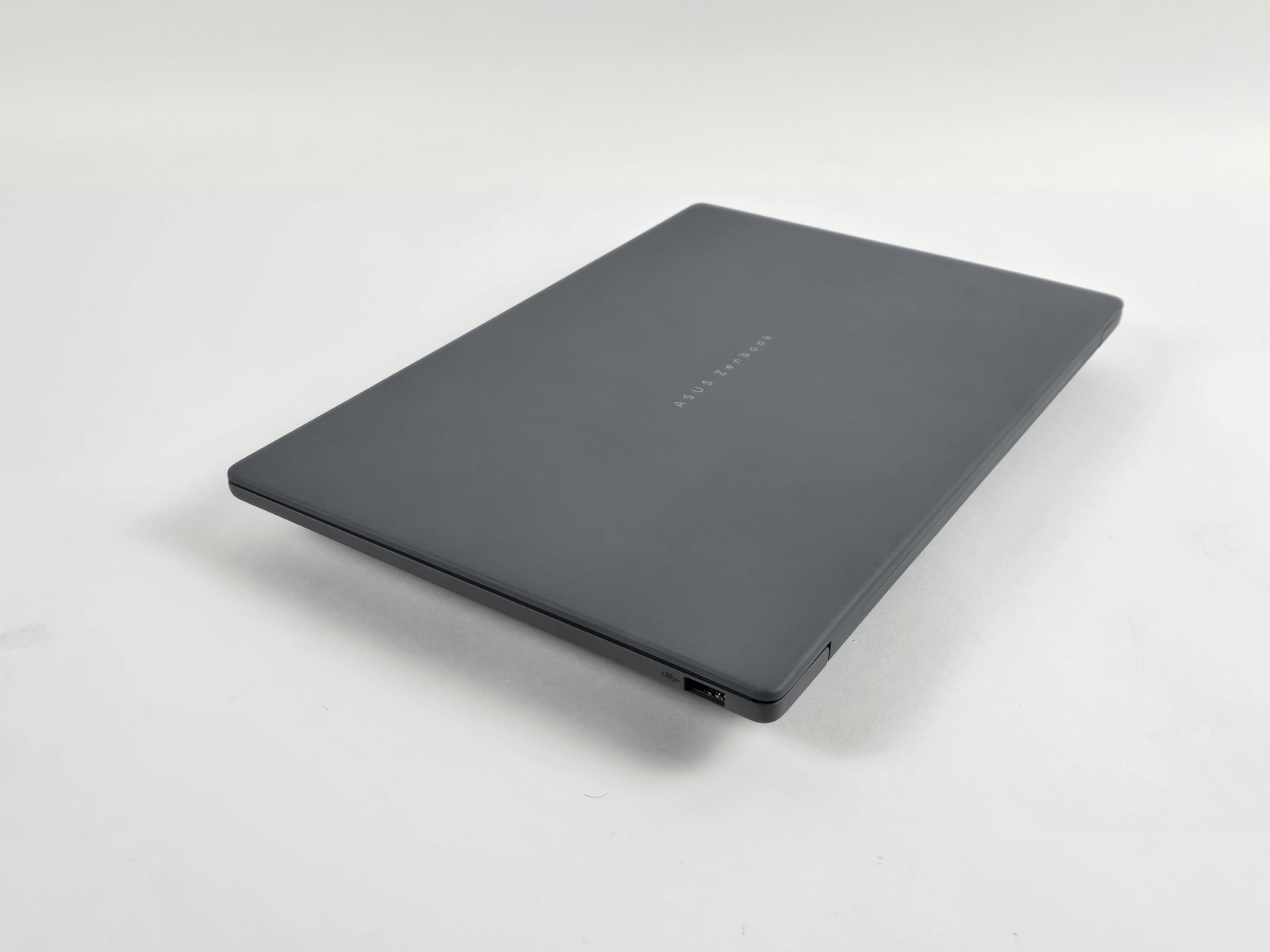 ASUS Zenbook A14 UX3407 14″ FHD+ OLED Snapdragon X 32GB 1TB SSD – Good