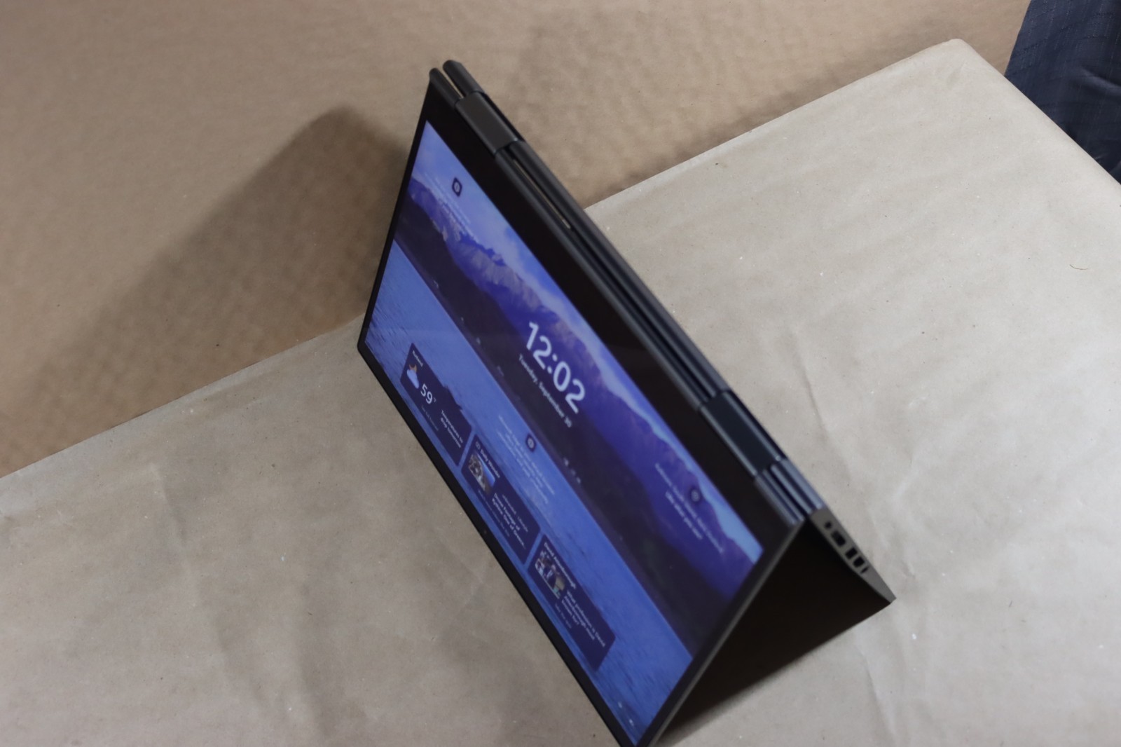 Lenovo ThinkPad X1 Yoga 5th Gen; 2-in-1, 14″, 256GB, 10th Gen Intel i5, 8GB Ram