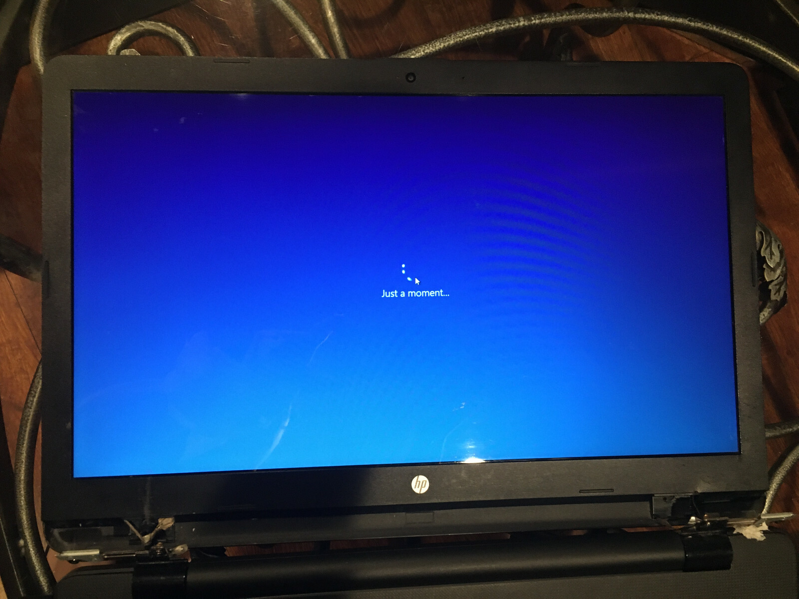 HP 17-ak013dx Laptop 17.3″ /A9 9420/ 3 GHz/Win 10/4 GB RAM/1 TB HDD – READ !!!