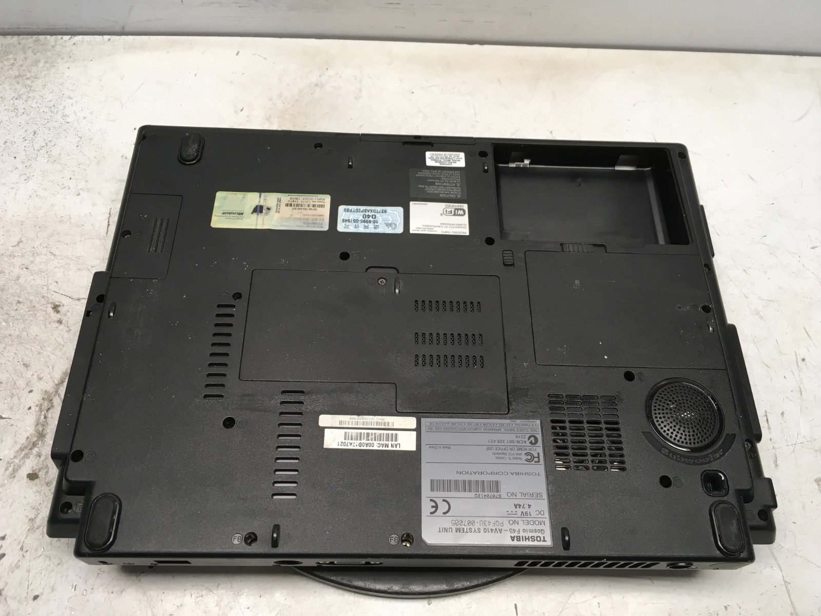 Toshiba Qosmio F45-AV410 Intel Core 2 Duo T5450 1.66GHz 2 GB NO HDD