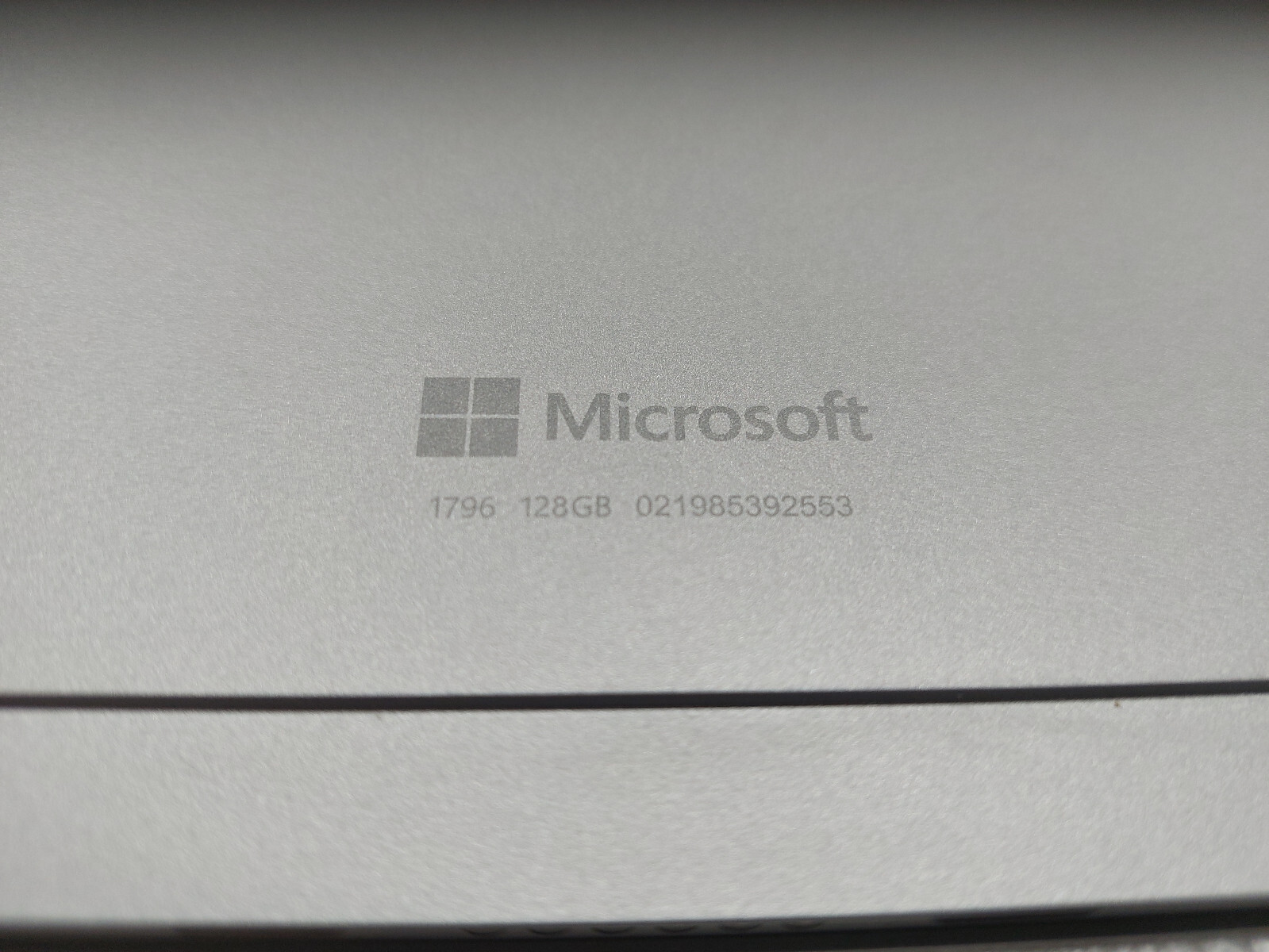 Microsoft Surface Pro 6 1796 i5-8350U 1.7GHz 128GB 8GB RAM w/ 127W Power Adapter