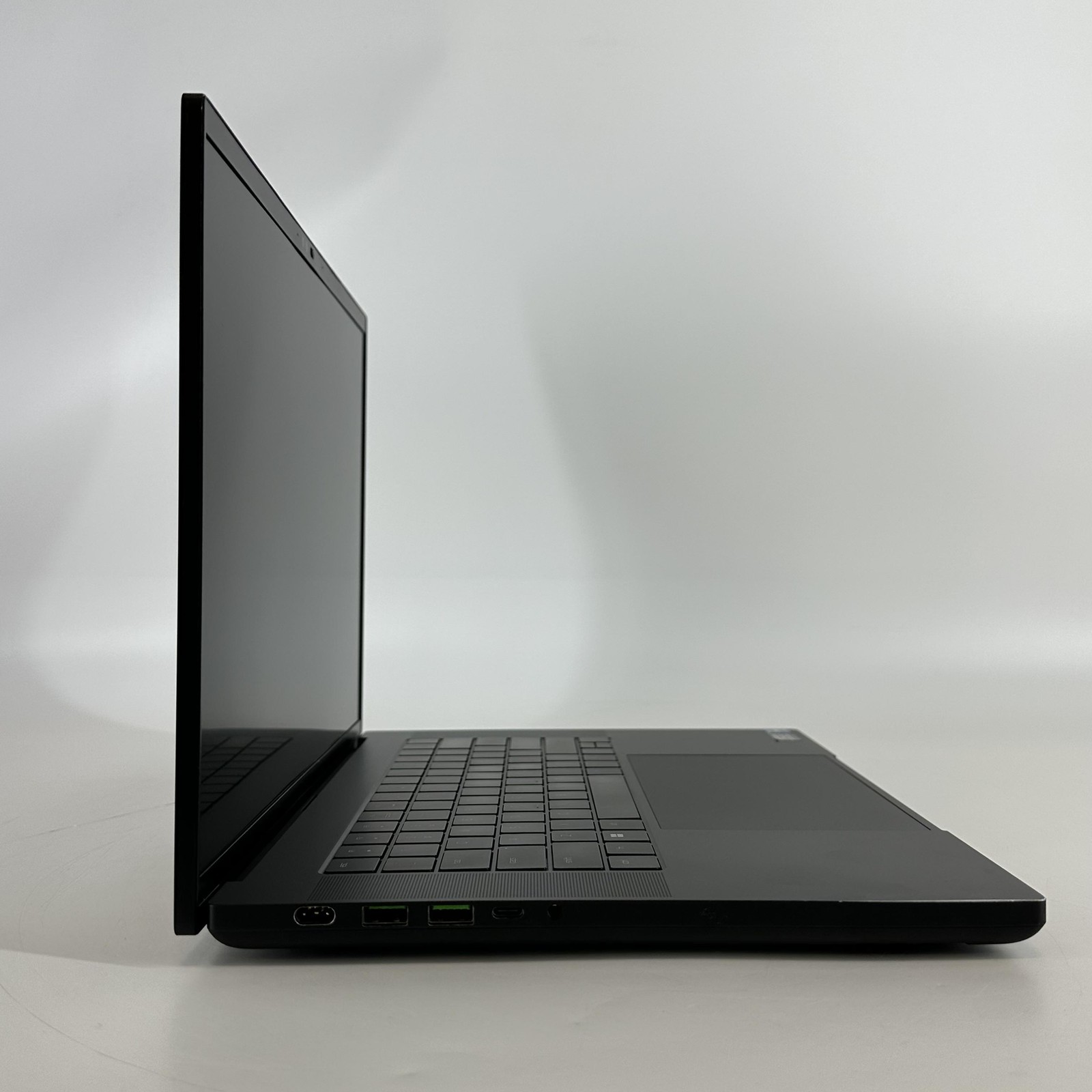 Razer Blade 16 120Hz UHD+ 2.2 GHz i9-14900HX 64GB 2TB/2TB RTX 4090-TINTED LCD