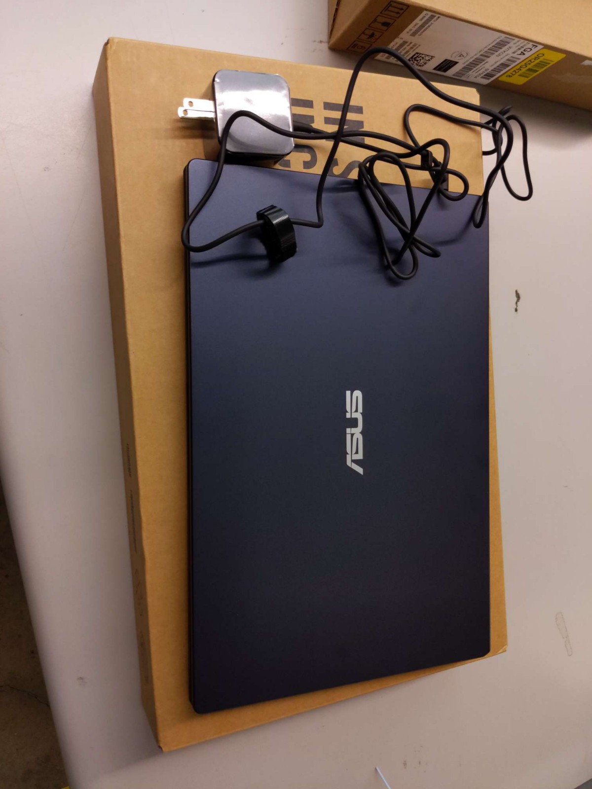 ASUS E410KA-PM464 14″ FHD Intel N6000 4GB DDR4 RAM 64GB EMMC Win 11 Home