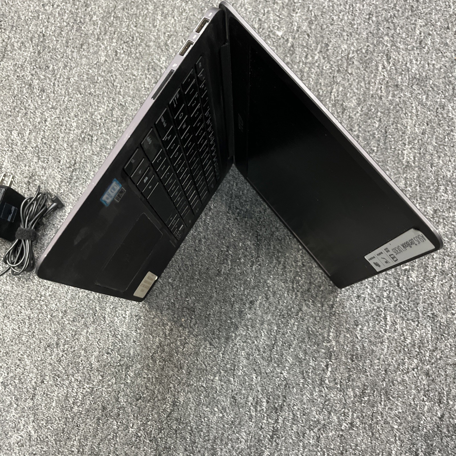 ASUS ZenBook UX305CA 13.3” Laptop – M3-6Y30 – 8GB RAM – 256GB SSD
