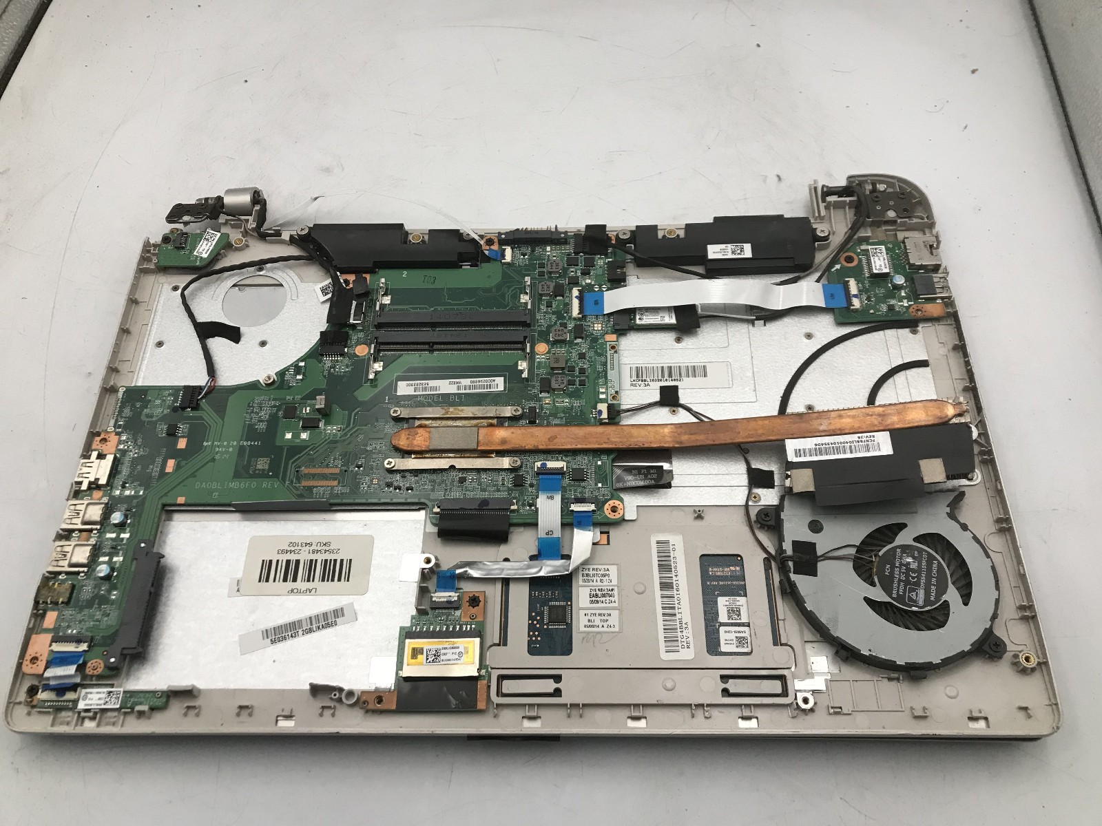 TOSHIBA SATELLITE L50-B – FOR PARTS/REPAIR – INTEL I7 4TH GEN – NO RAM -READ- BB