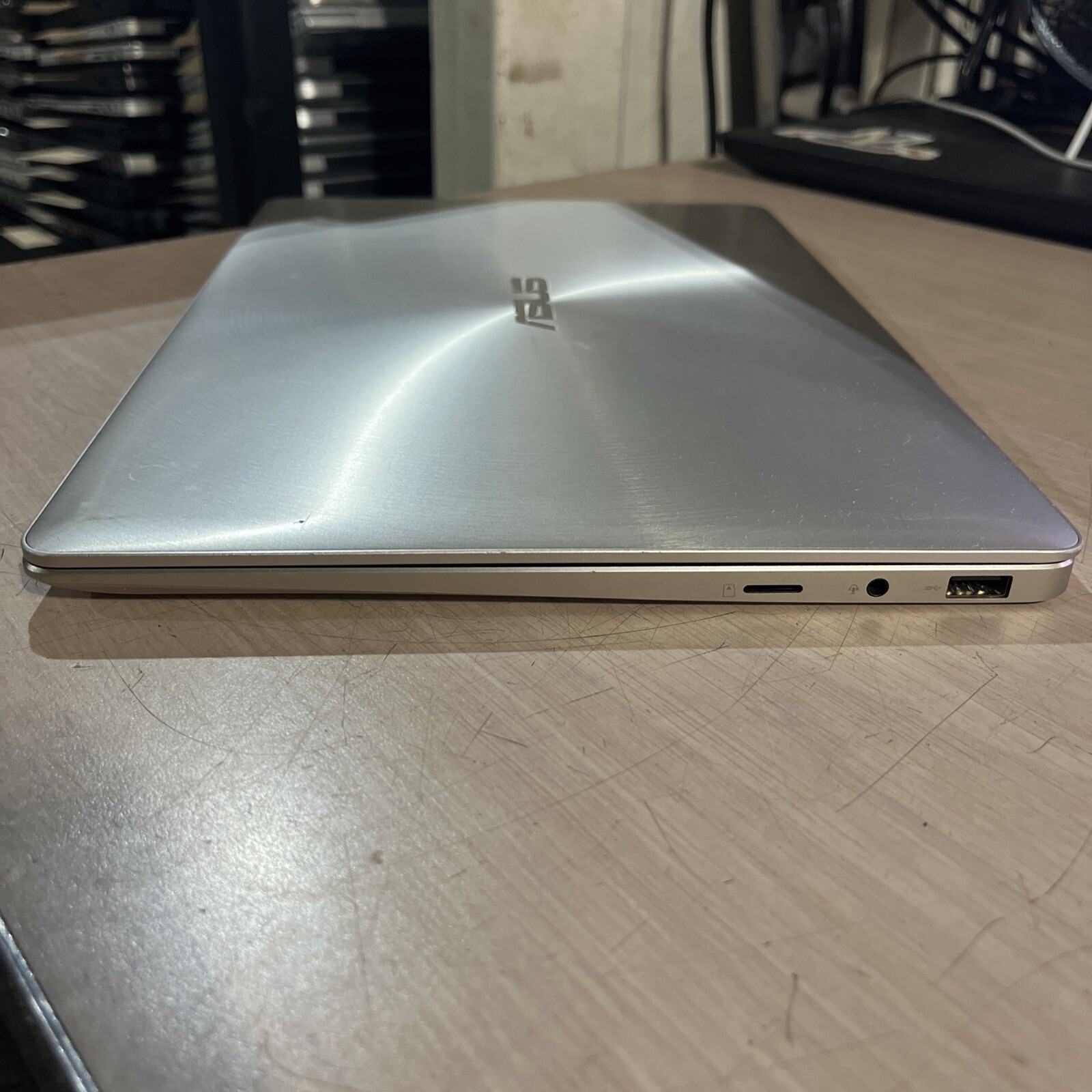 ASUS UX331U NOTEBOOK PC INTEL CORE I5 8TH GEN 8GB RAM NO HD .