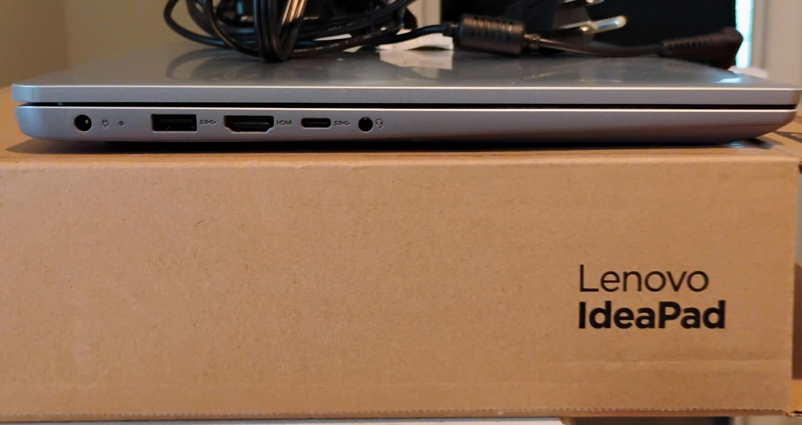 LENOVO laptop used just a couple of times; 128GB