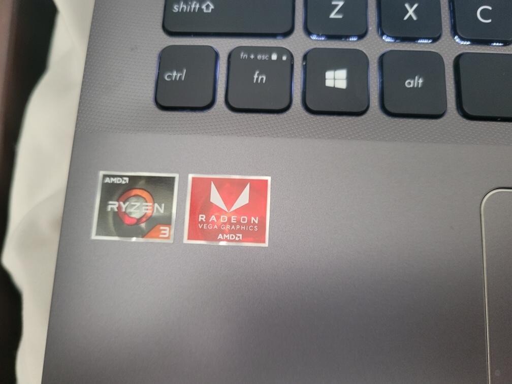 asus vivobook 15 Look At Description Below￼