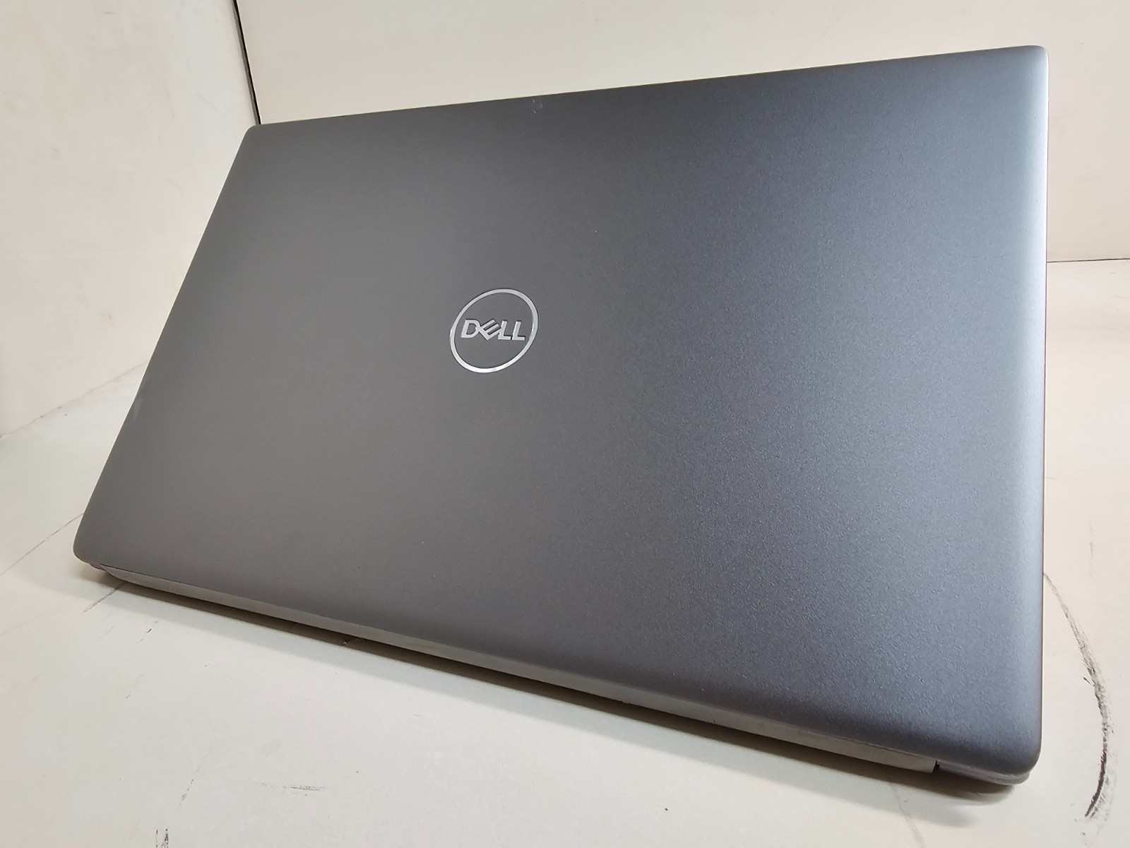 Dell Latitude 3301 Laptop – 1.8 GHz i7-8565U 8GB 256GB SSD Wi-Fi Cam 13.3″ – SP3