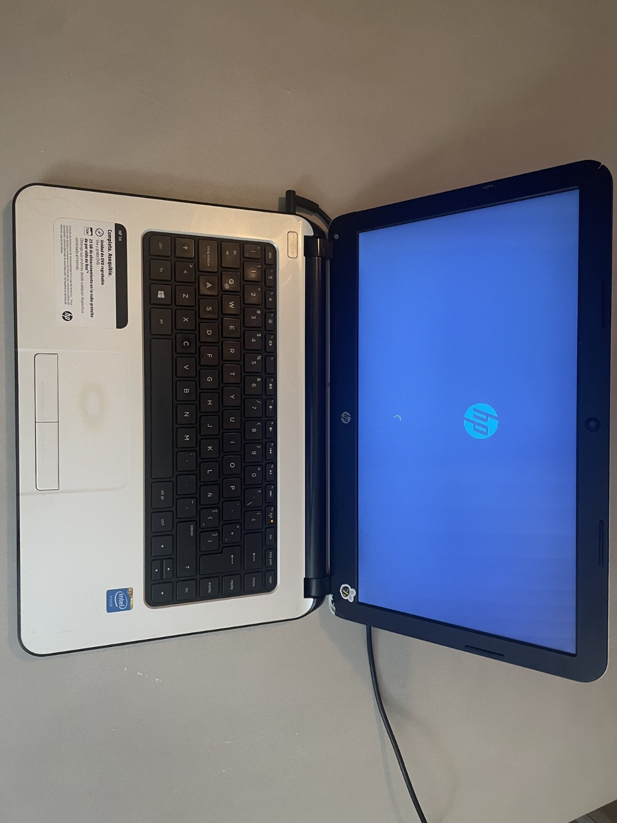HP Pavilion 14-r016la storage 500GB Memory 4GB white color