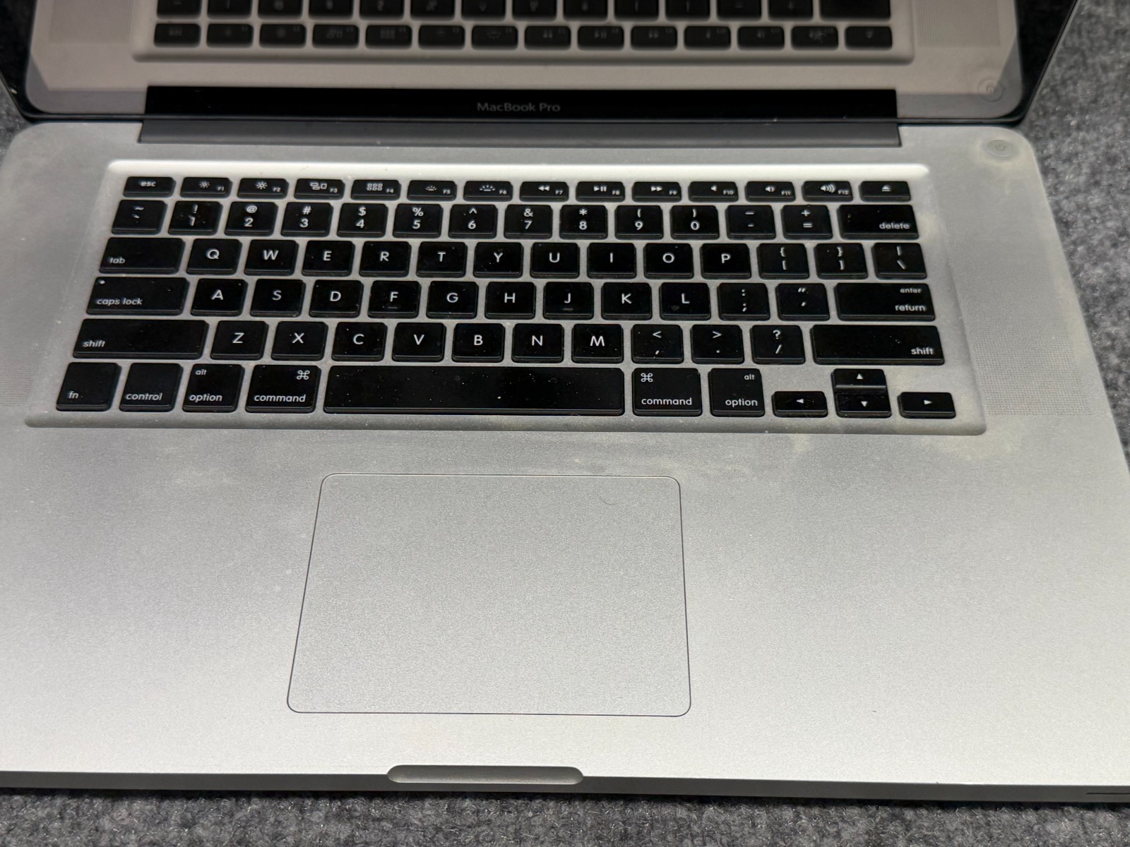 Apple MacBook Pro A1286 15″ Laptop Intel Core i5-520M 2.40GHz 4GB RAM 320GB HD