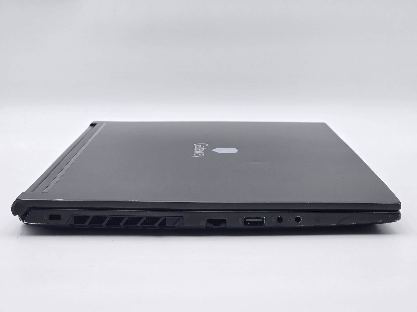 Gateway GWTN156-3BK 15″ FHD I5-10300H 256GB SSD 16GB W11 GeForce RTX 2060