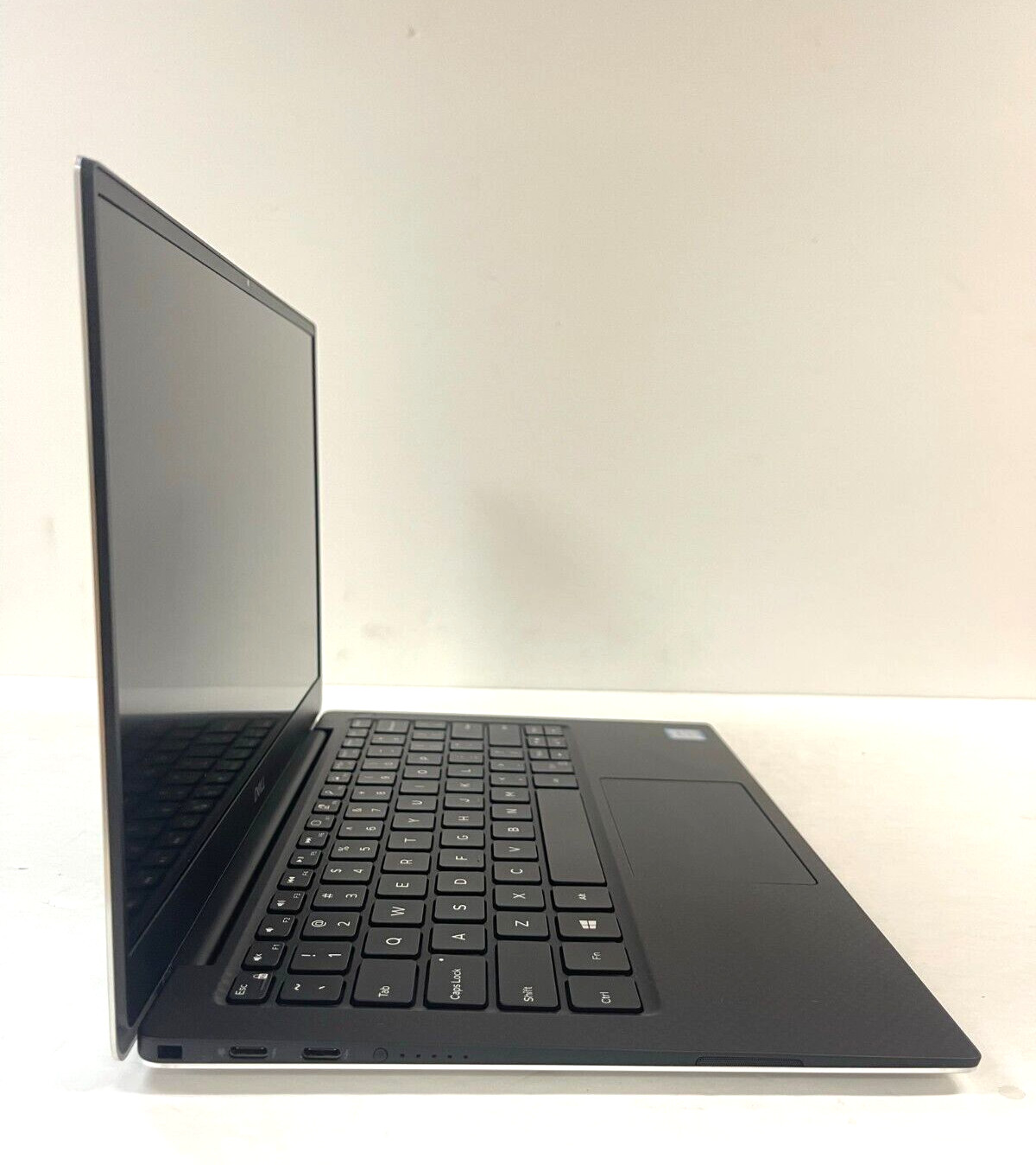 Dell XPS 9380 13.3″ Laptop/Intel i7-8565U/8GB Ram/256GB SSD/Windows 10 Home