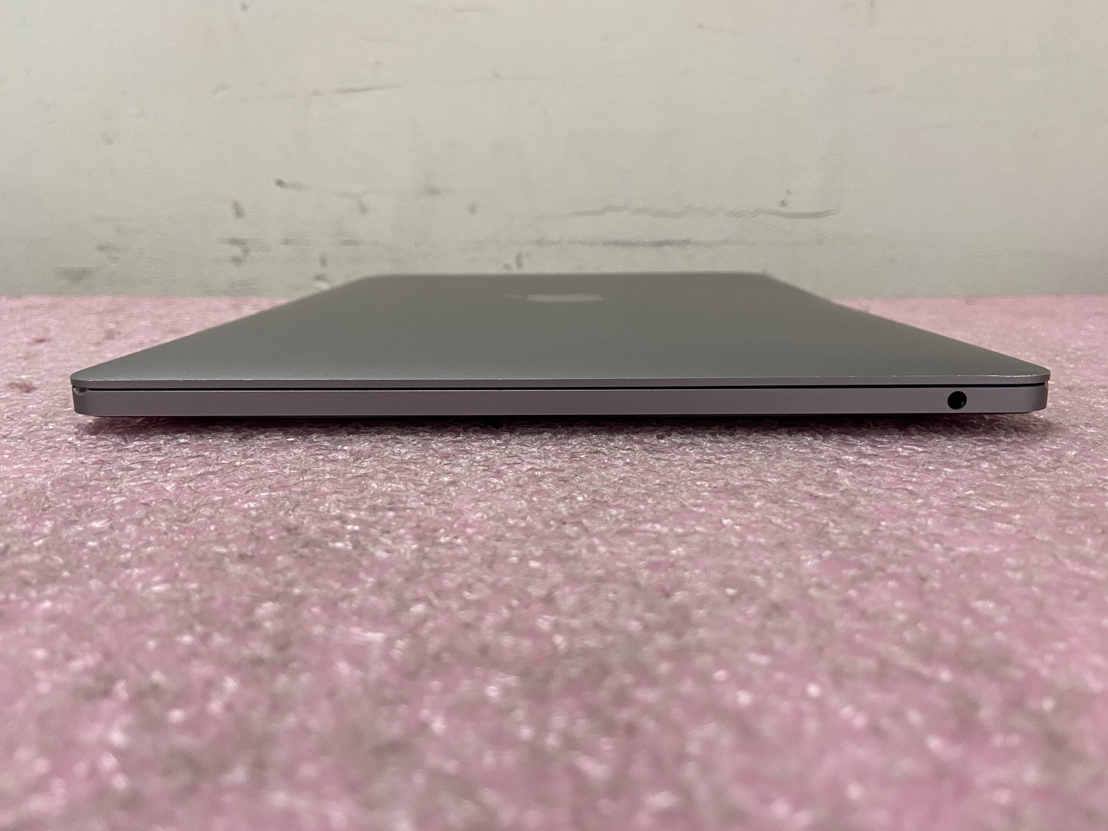 Apple MacBook Pro A1708 2017 13.3″ i5-7360U 8GB RAM 256GB SSD *Read* – LP50A