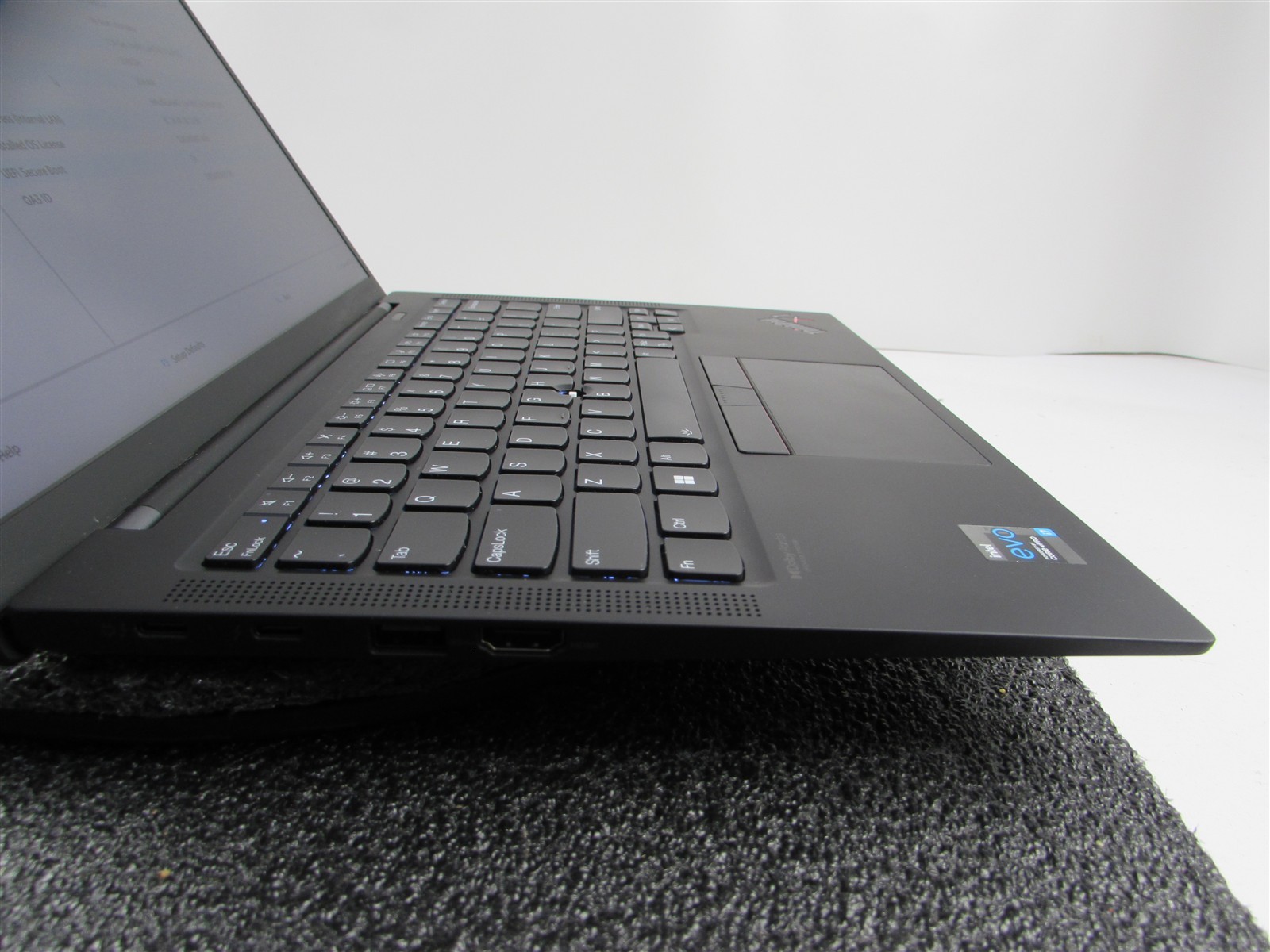 LENOVO THINKPAD X1 CARBON (9TH GEN) CORE I7-1185G7 NO SSD 16GB RAM NO O.S