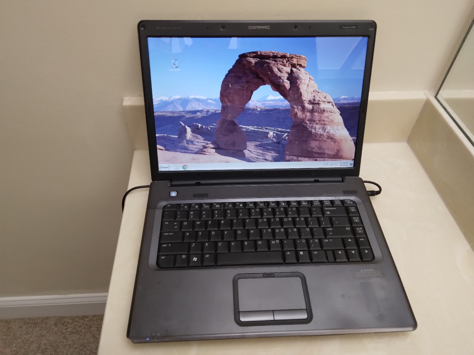 HP Compaq F700 15.4″ Mem 2GB AMD 1.8Ghz Boots to Bios (See Description)