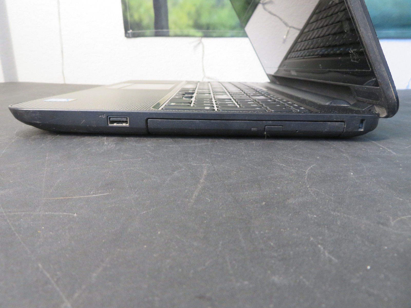 Dell Inspiron 3537 Laptop i3-4010U 1.7GHz 6GB 250GB HDD 7 Pro BAD BATTERY