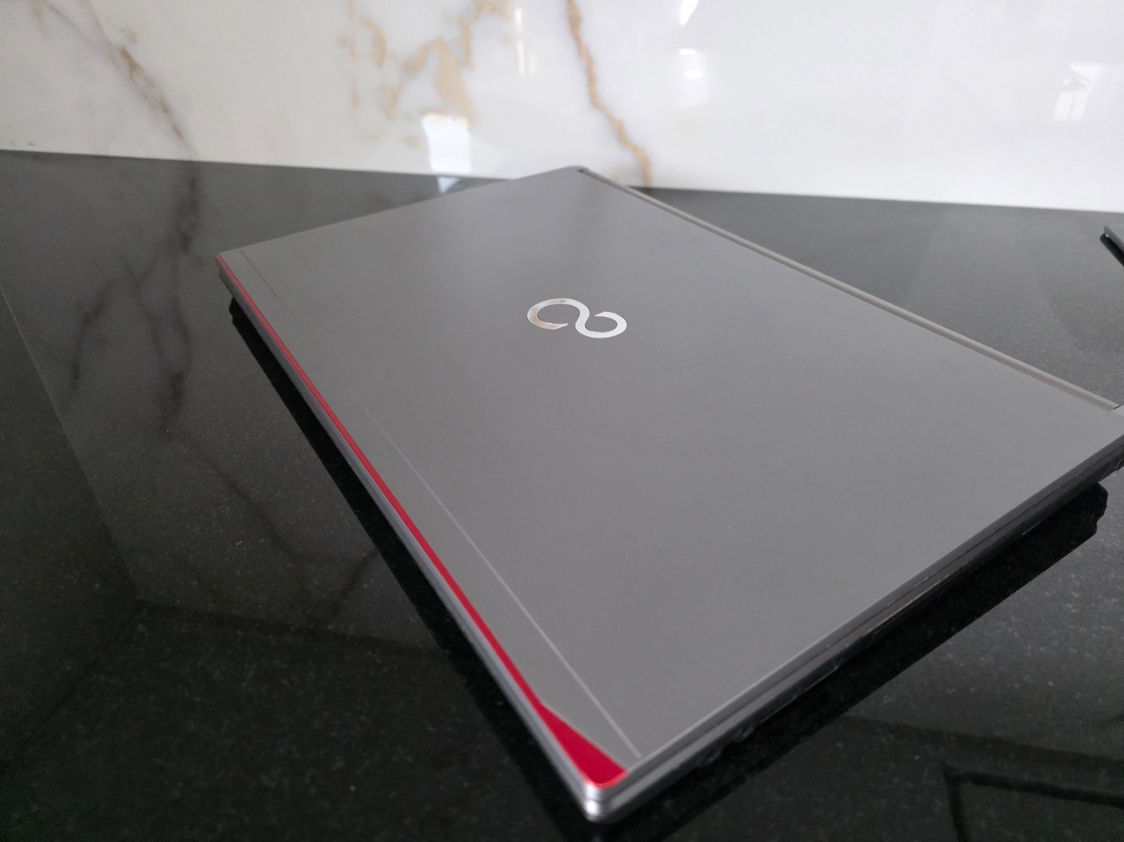 Laptop Fujitsu LifeBook e754 i5 8GB 320GB DVD-RW 15.6 inch Full HD Windows 10