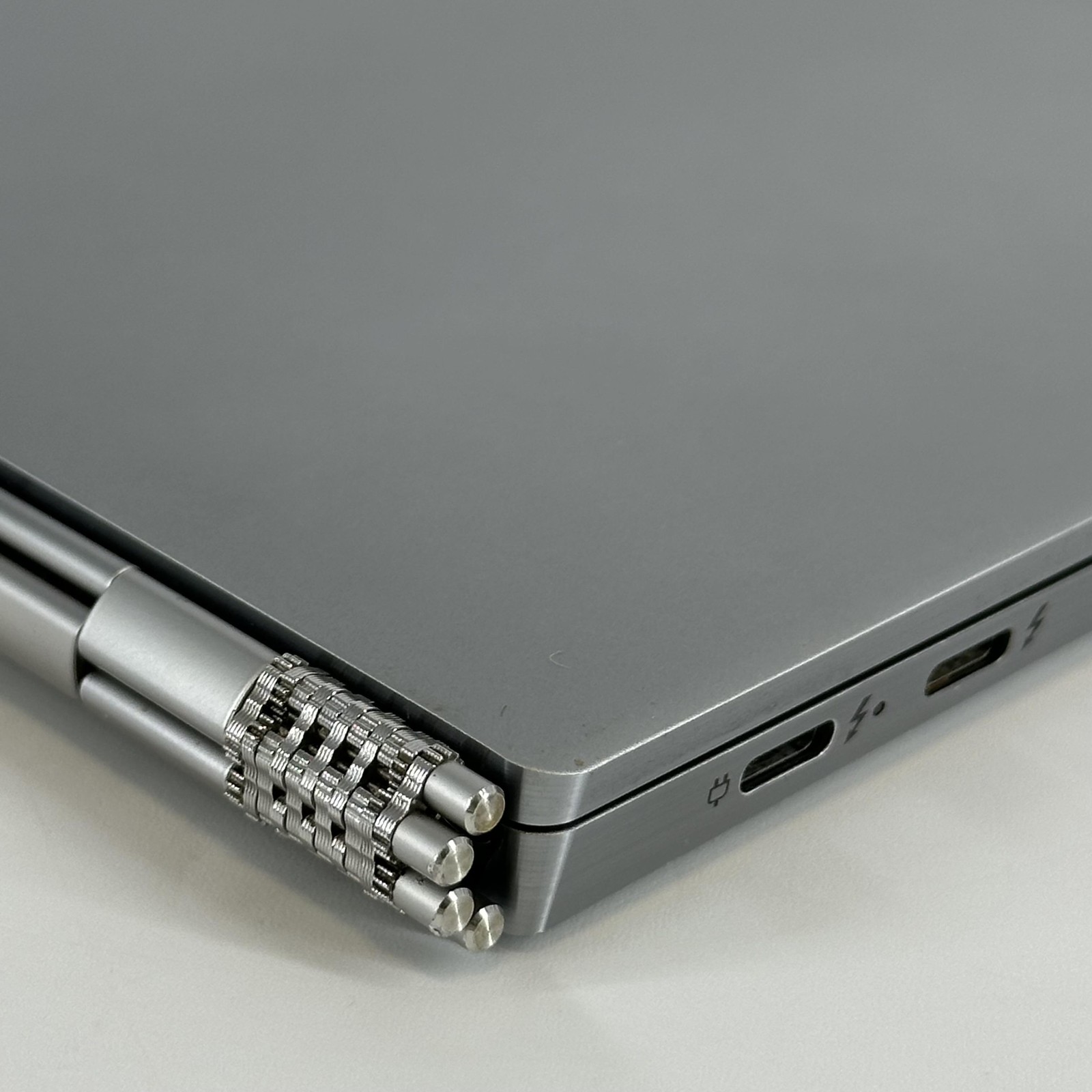 Lenovo Yoga 920 13.9 4K TOUCH i7-8550U 1.80GHz 16GB RAM 512GB SSD Good