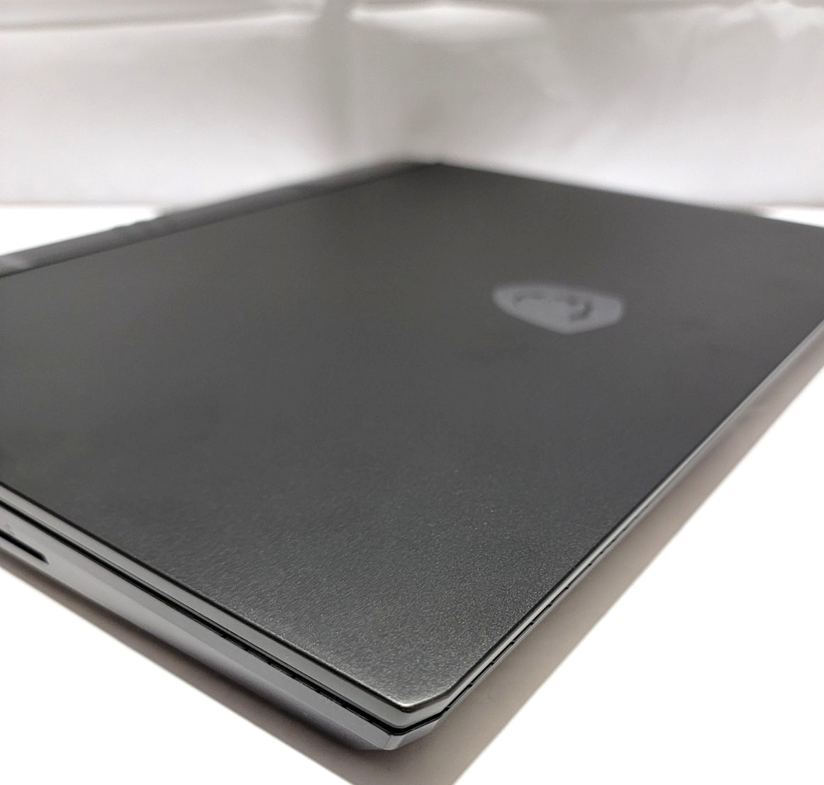 MSI Vector 16 HX AI A2XW-Intel Ultra 9 275HX-64GB Ram-4TB SSD-Nvidia RTX 5070