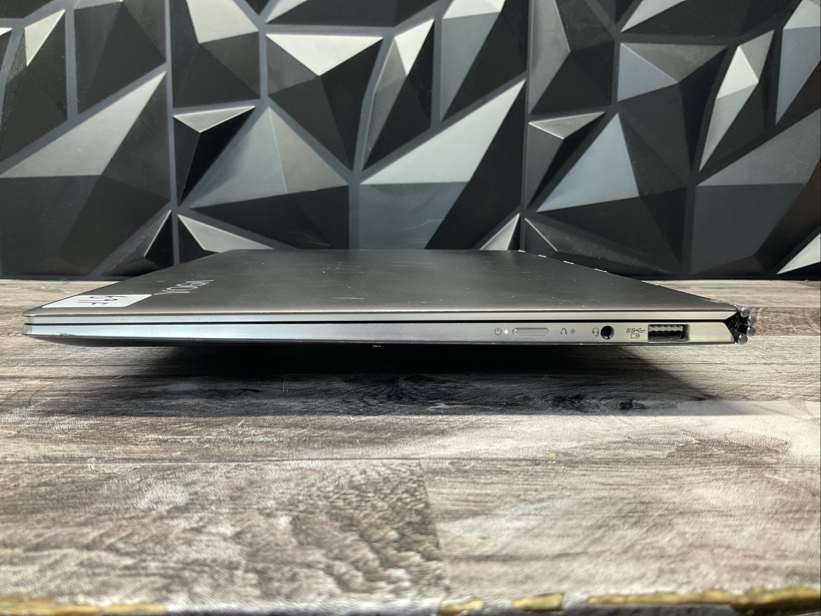 Lenovo Yoga 910 / Touchscreen 2-in-1 / Windows 11 Pro Laptop Tablet / 69F