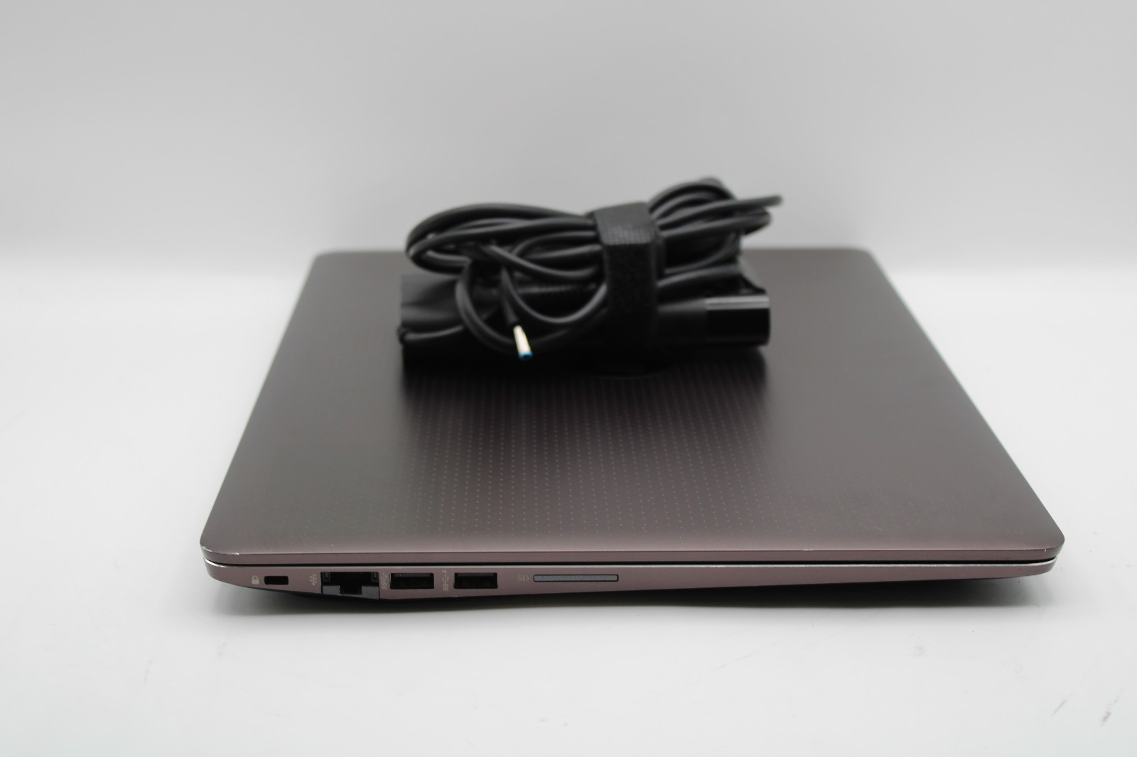 HP ZBook Studio G3 i7-6820HQ @ 2.7 GHz 8GB RAM 128GB SSD M1000M No OS *READ