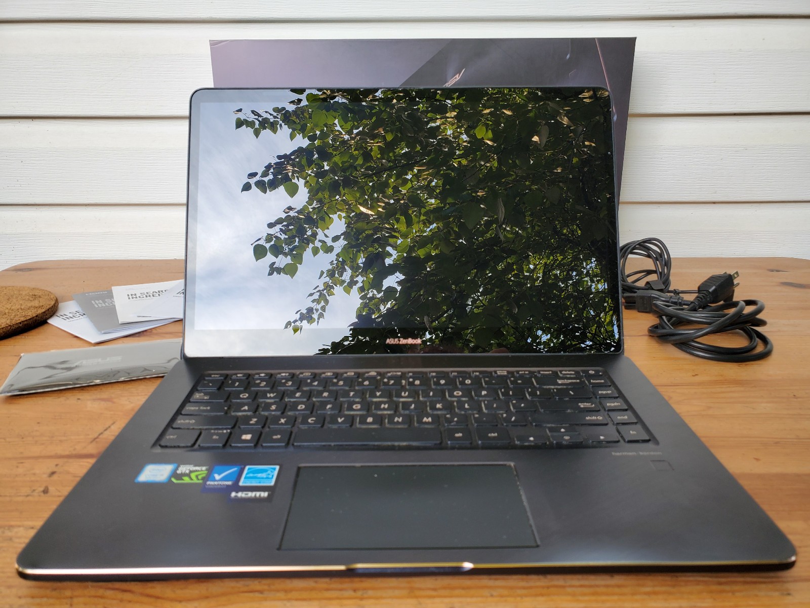 Asus ZenBook Pro 15 UX580GE XB74T UHD 4K Touch i9-8950 16GB 2TB SSD GTX 1050 Ti