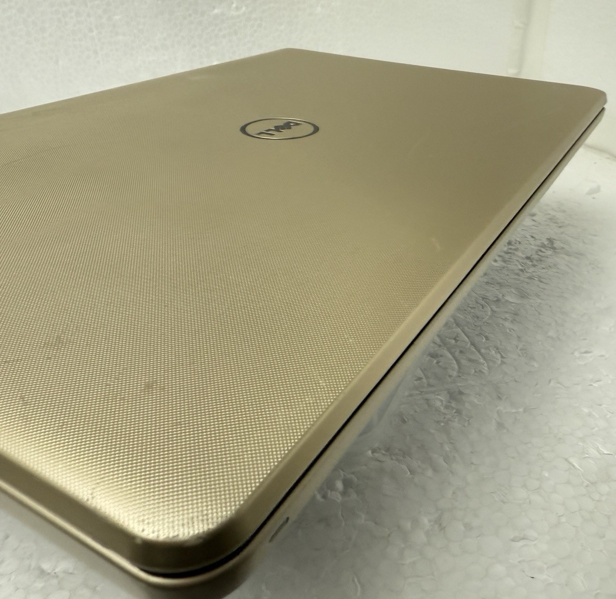 17.3″ Dell 5759 | 6th Gen i3 @2.30GHz | 256G SSD | 8G | Win10 | Gold |