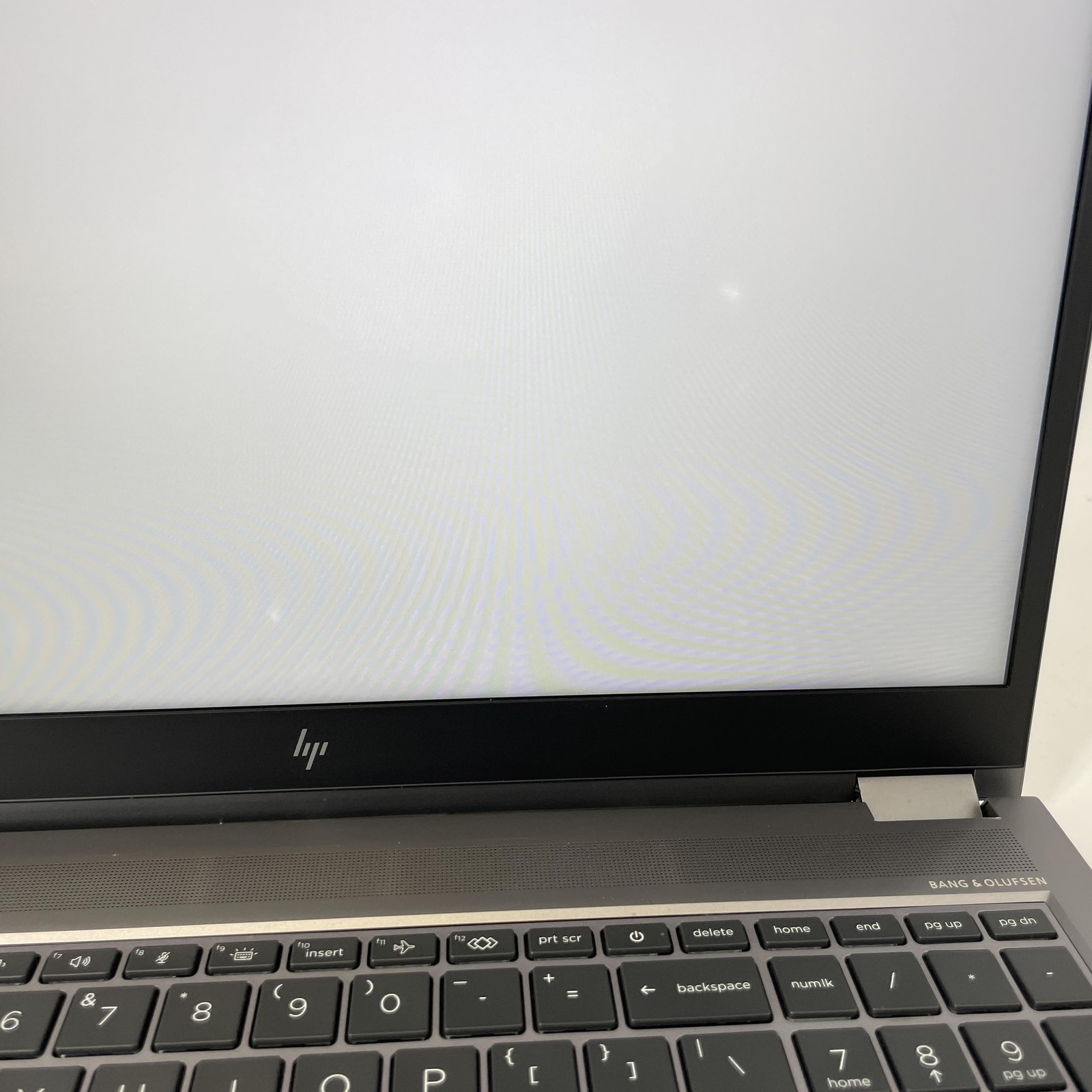 HP ZBook Fury 15 G7 FHD i7-10750H 16GB 512GB SSD Quadro T1000 Max-Q white spots