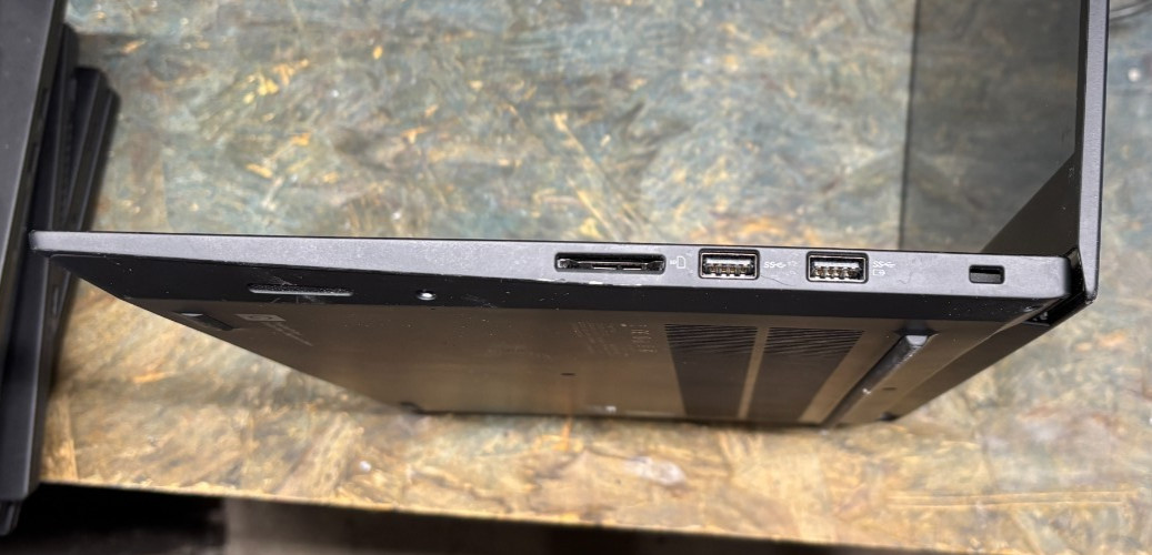 Lenovo ThinkPad P1 Gen 3 i9-10885H 32GB RAM 1TB NVMe T2000 please read