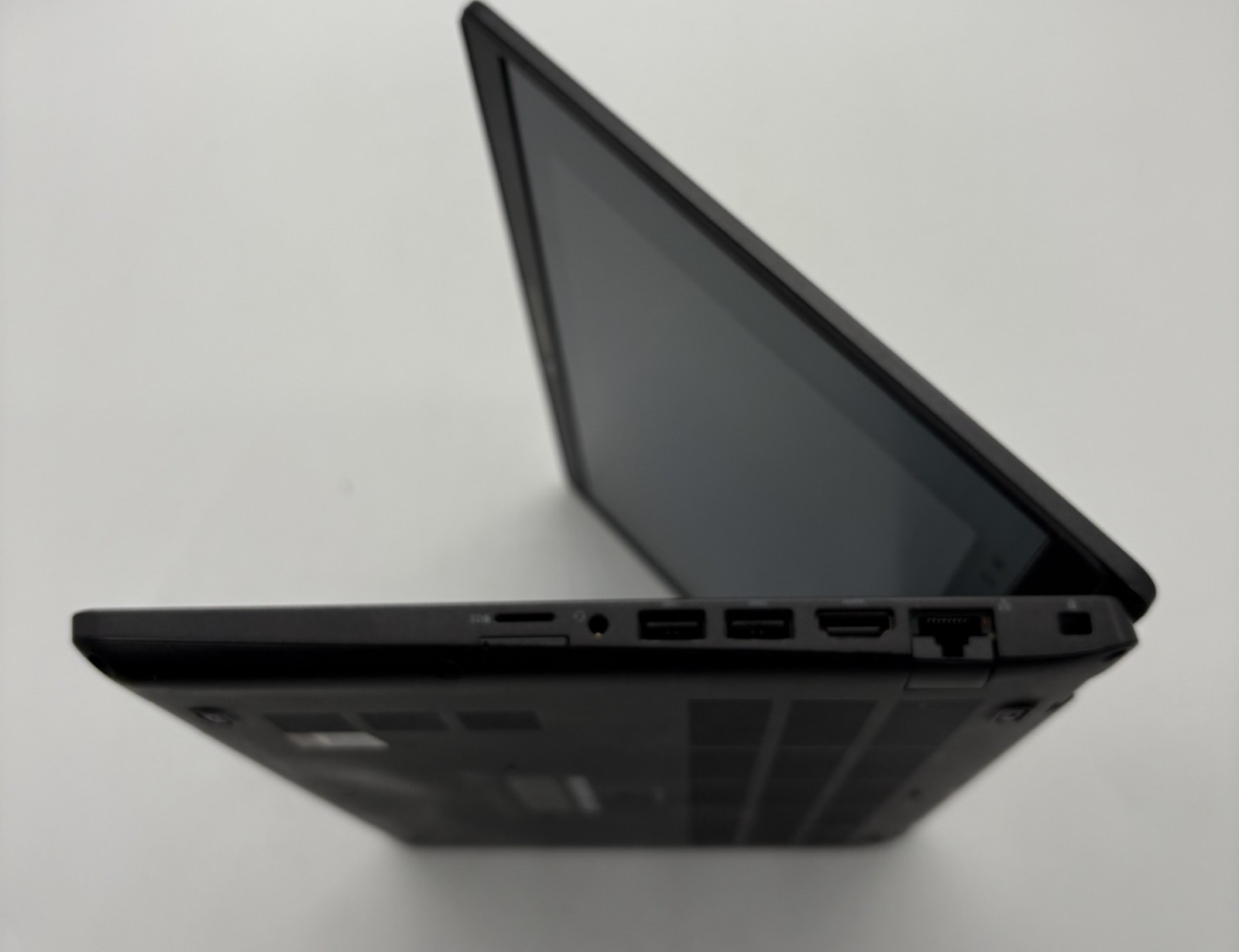 Dell Latitude 5400 Intel i7-8665U 14″ 16GB RAM 512GB NVMe WIN11P Unlicensed