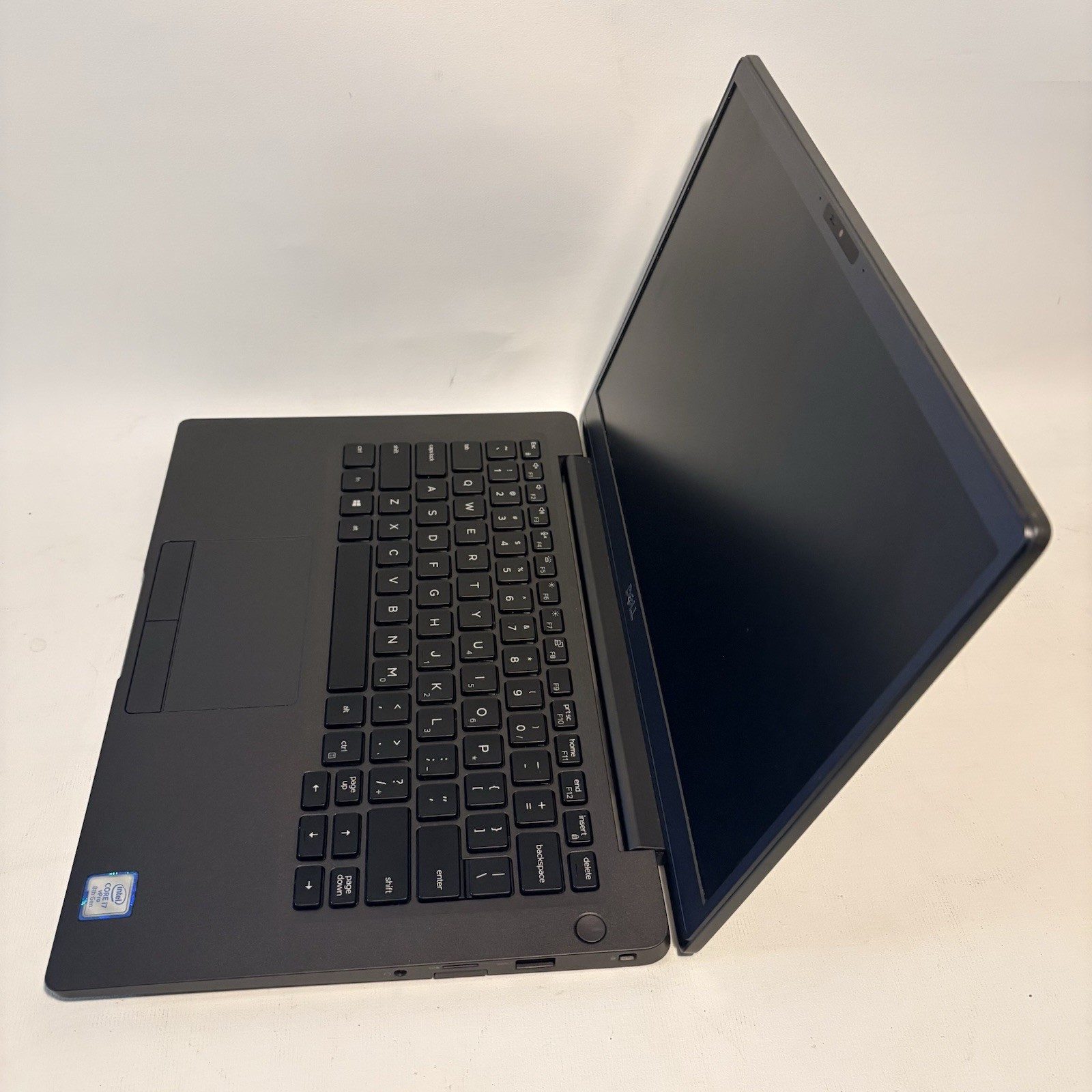Dell Latitude 7300 Laptop i7-8665U 16GB DDR4 13.3″ HD 65W AC NO HDD OS