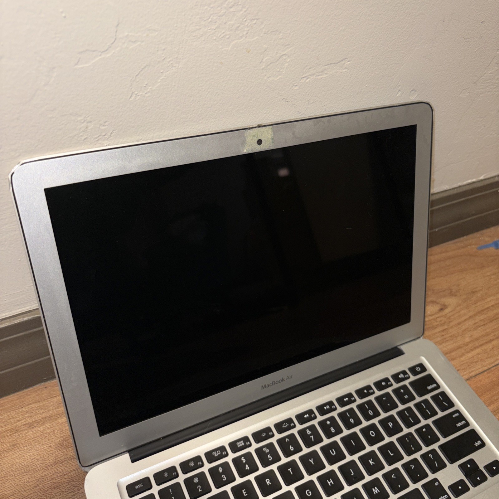 13″ Apple MacBook Air Mid 2013 – 4 GB, i5-4250U 1.3 Ghz – NO POWER