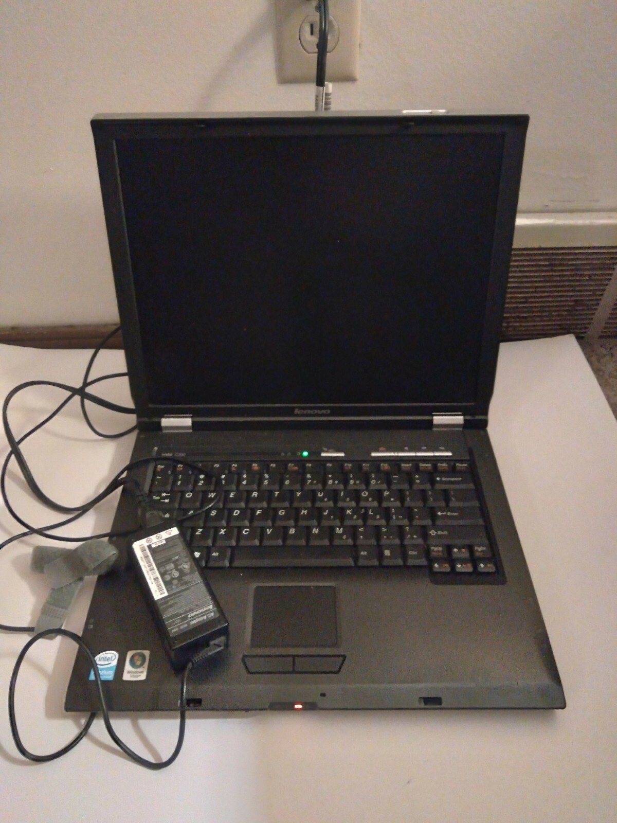 BROKEN – Lenovo 3000 C200 type 8922 Laptop (NO HDD) AND CHARGER