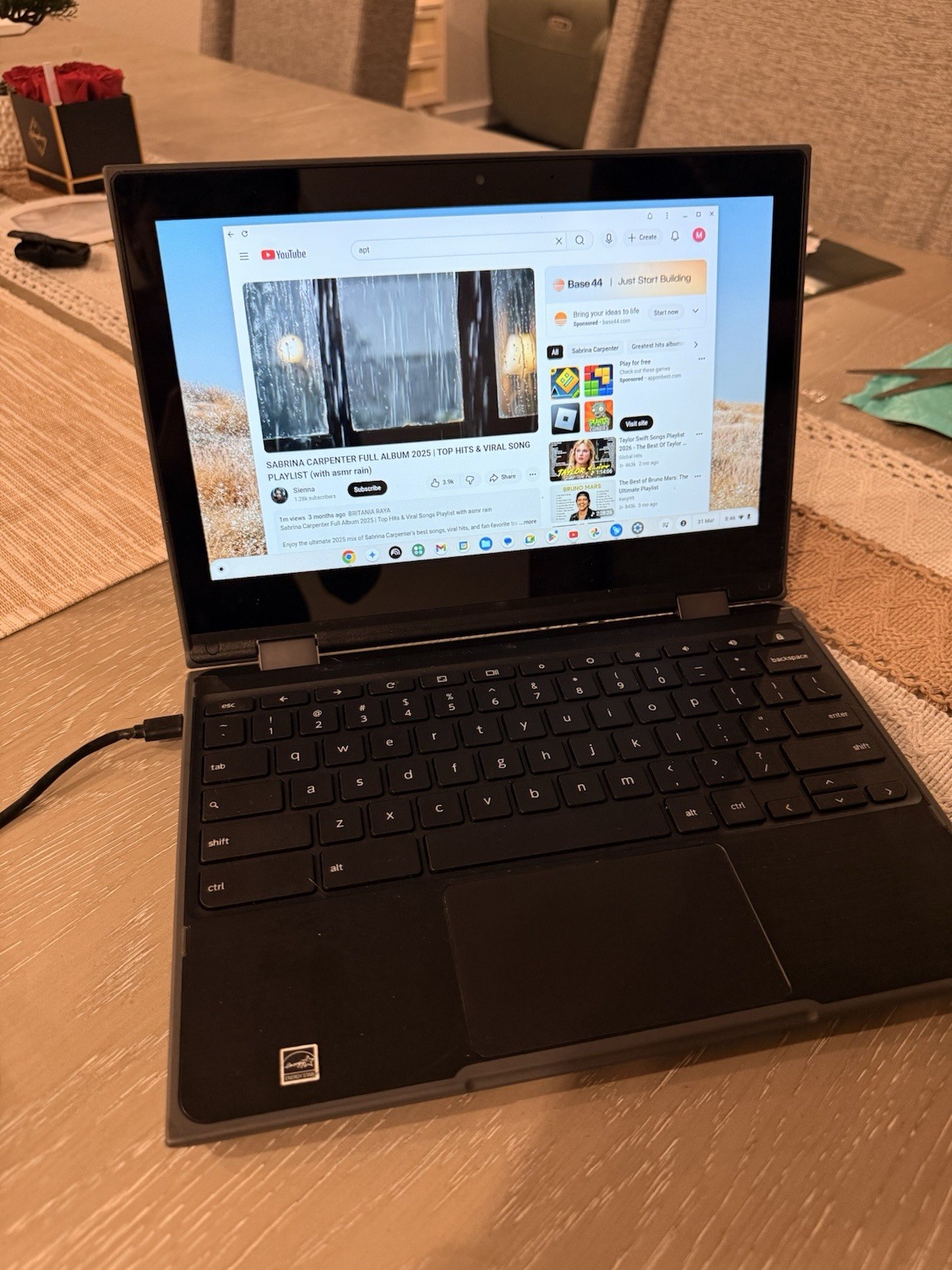 Lenovo Chromebook 300e 2nd Gen 2-in-1 11.6″ Touch 4GB 32GB X2 1.1GHz, Black