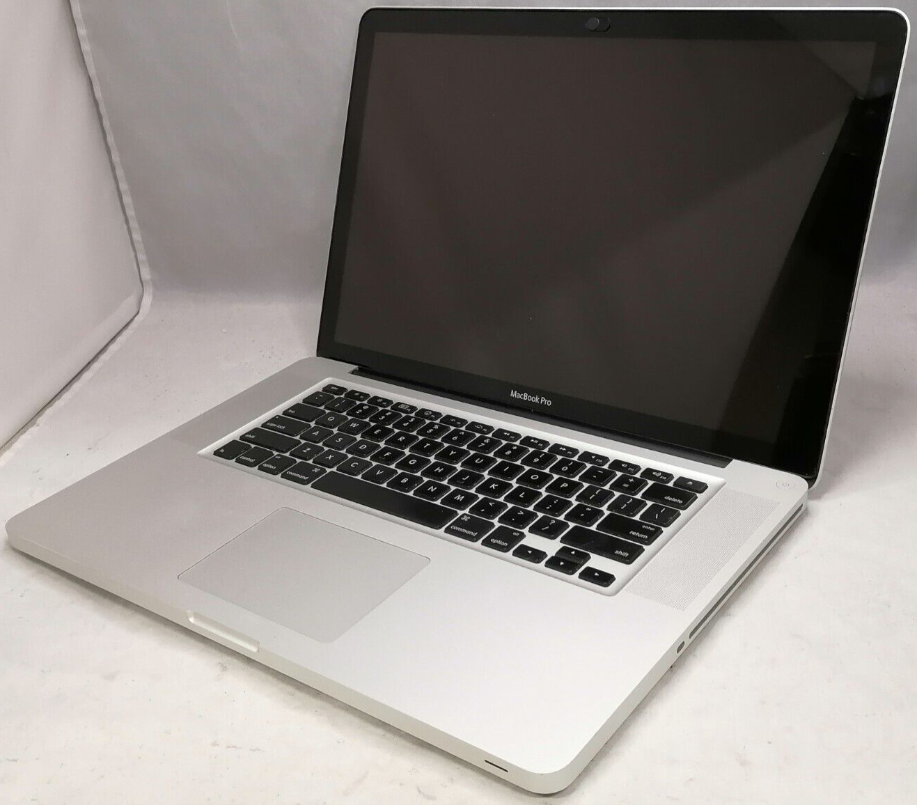 FOR PARTS 2009 15″ Apple MacBook Pro A1286 (T9600/2.8 GHz/2GB RAM)