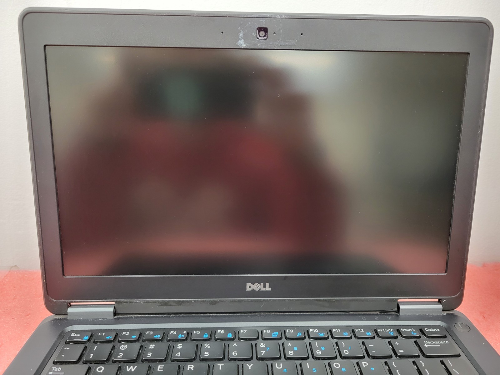 Dell Latitude E7250 i5-5300U@2.3GHz 4GB RAM *NO COVER/SSD/OS/BATT/AS IS* | LP517