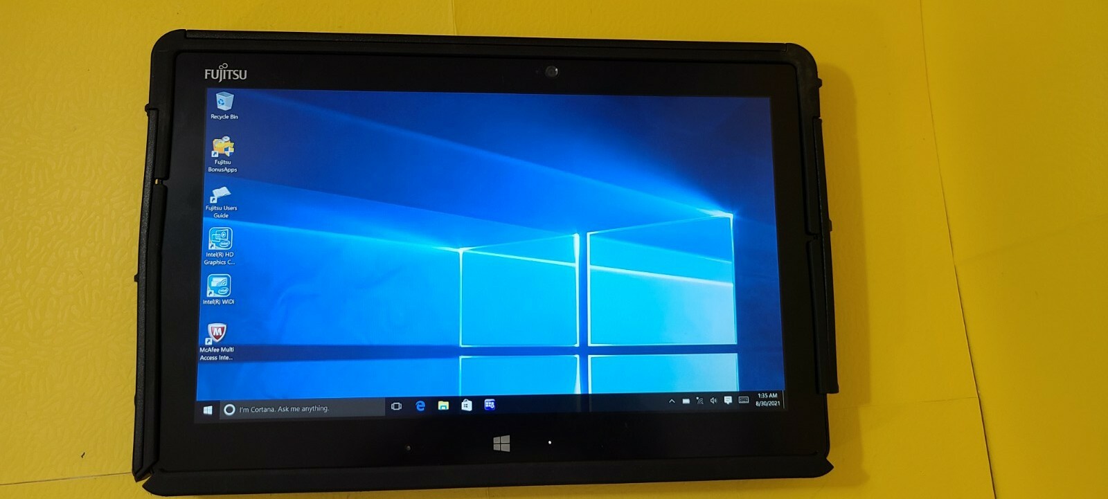 Fujitsu Stylistic Q665 11.6 Laptop/Tablet M-5Y71 8GB 128GB No keyboard or charge