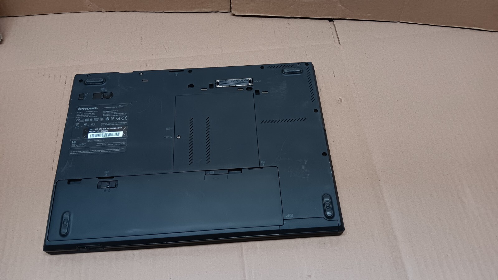 Lenovo Thinkpad T410s Laptop Core i5 @ 2.40 GHz 14″ LCD Screen Windows 7 pro DVD