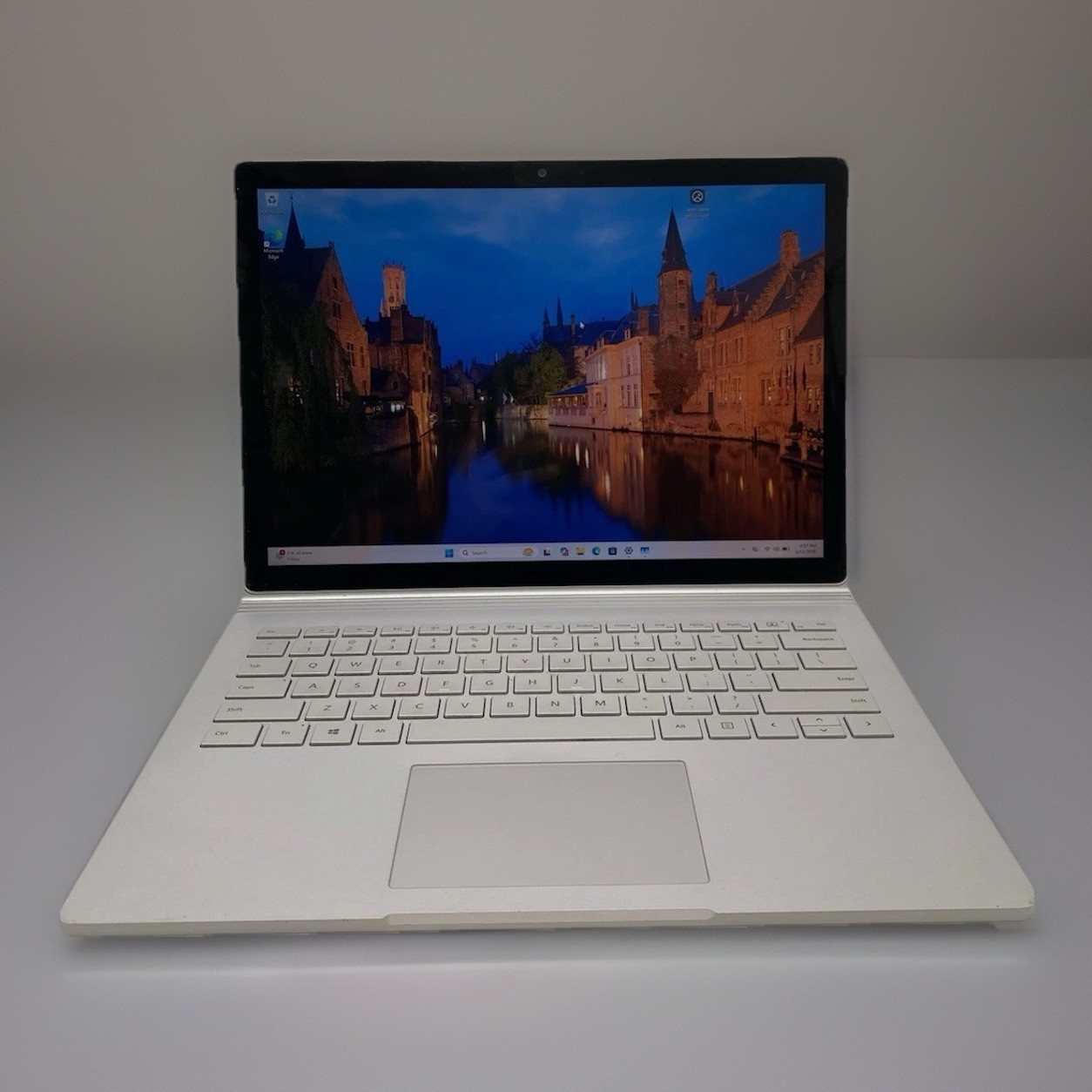 Microsoft Surface Book 2 1832 Core i5-8350U @ 1.70 GHz 8GB 256GB SSD Windows 11