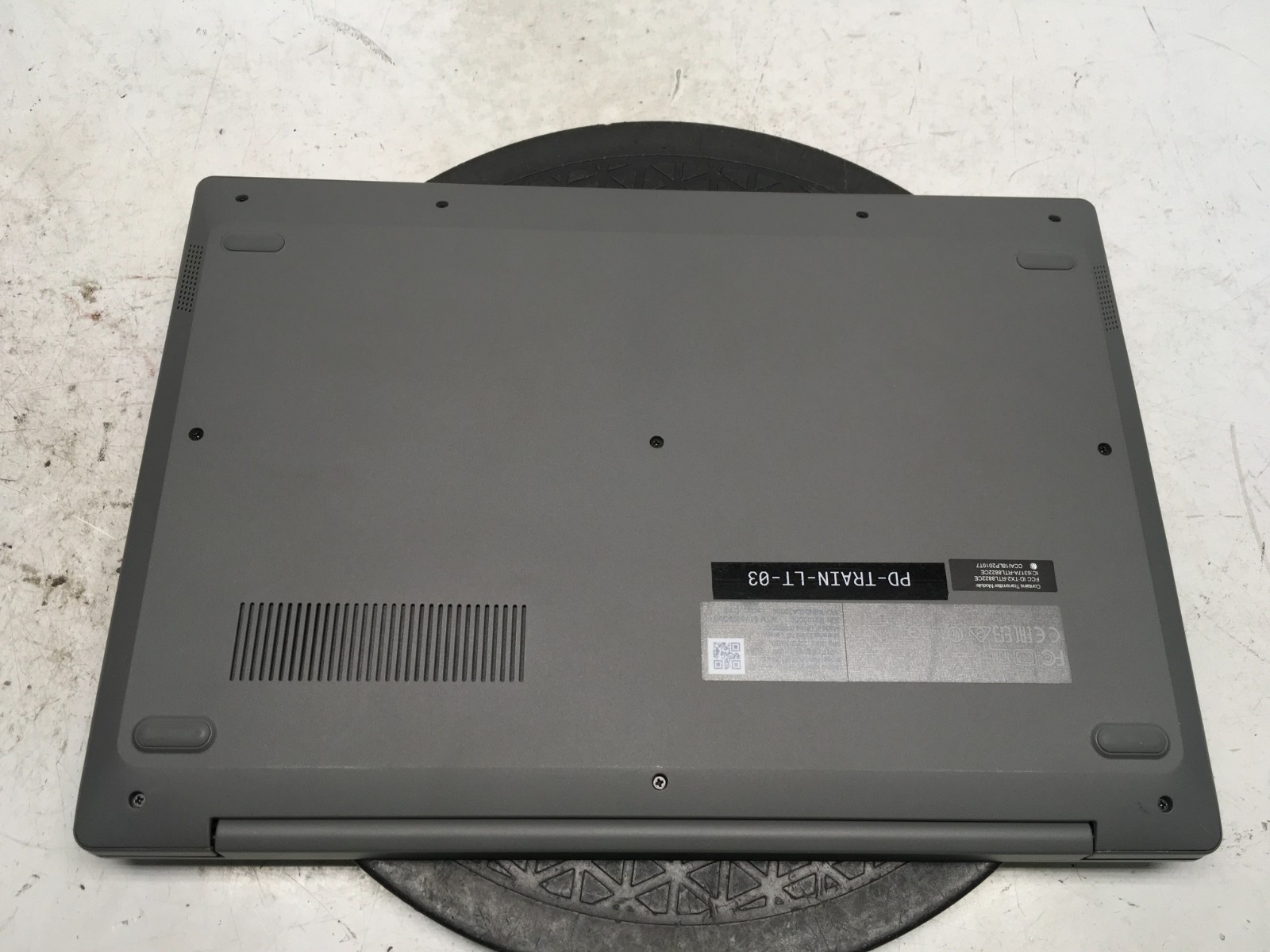 Lenovo IdeaPad Slim 1-14AST-05 AMD A6-9220E 1.6GHz 4 GB 64GB eMMC