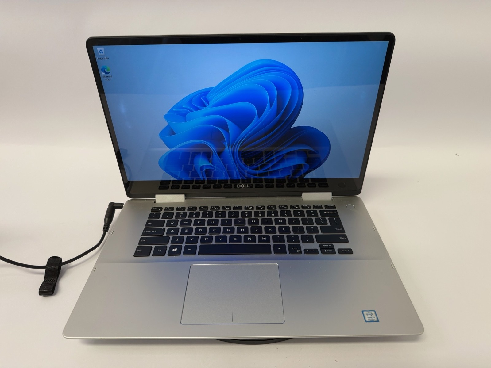 Dell Inspiron 7586-i5-8265U@1.60GHz 8GB DDR4 Ram 256GB NVME SSD UHD GFx W11H