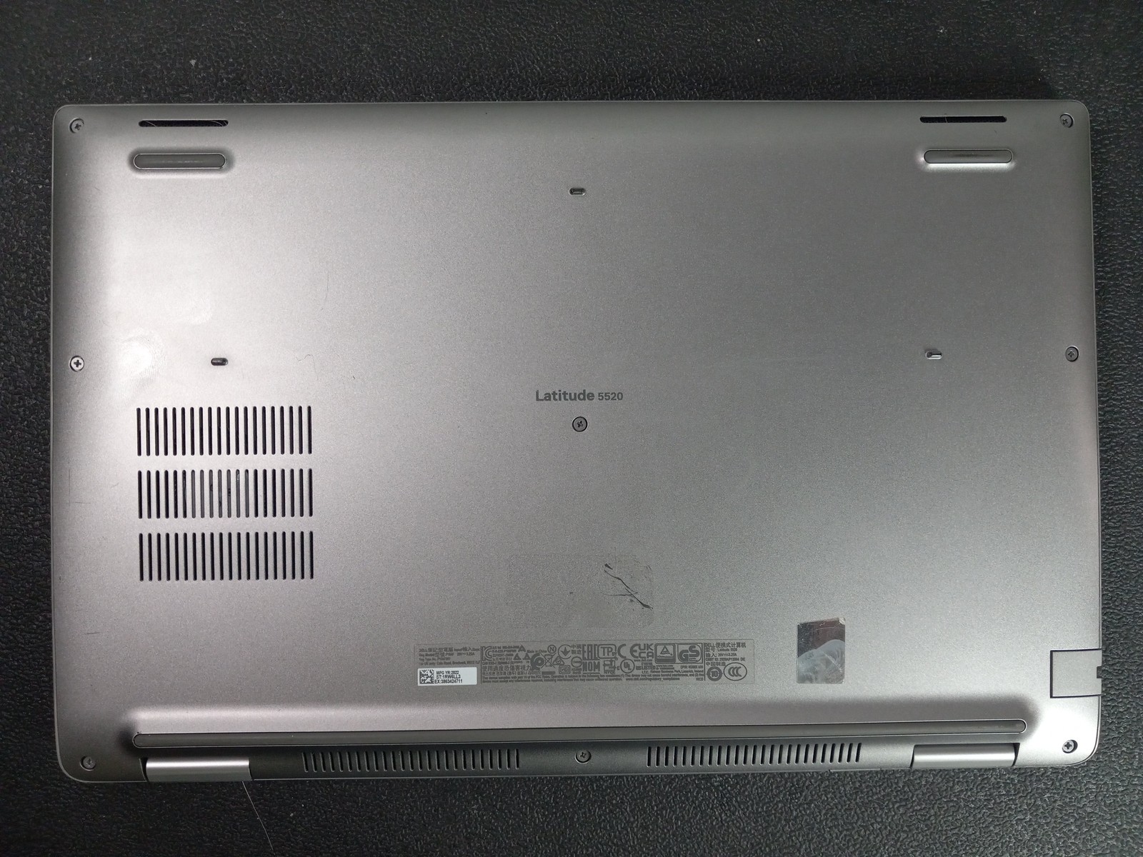Dell Latitude 5520 15.6″ Core i7-1185G7 256GB 16GB Laptop w Adapter Win11 READ