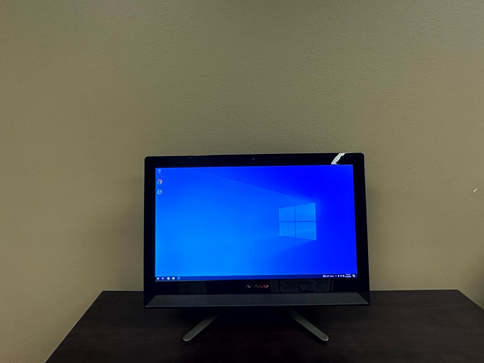 Lenovo C40-05 All-in-one Desktop Computer 21.5″ AMD A6 1.8Ghz 8GB 500GB Win 10