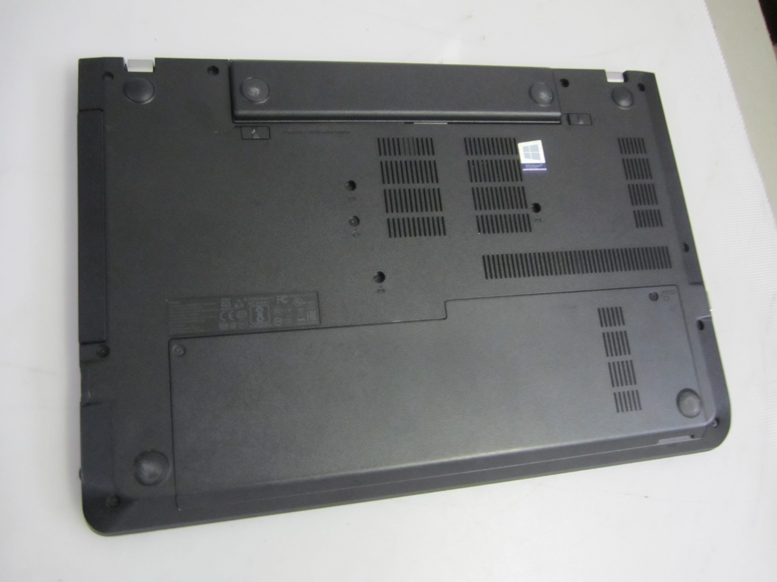 Lenovo ThinkPad E570 15.6″ i5 7200U 2.50GHZ 8GB 500GB Laptop w/ AC NO OS