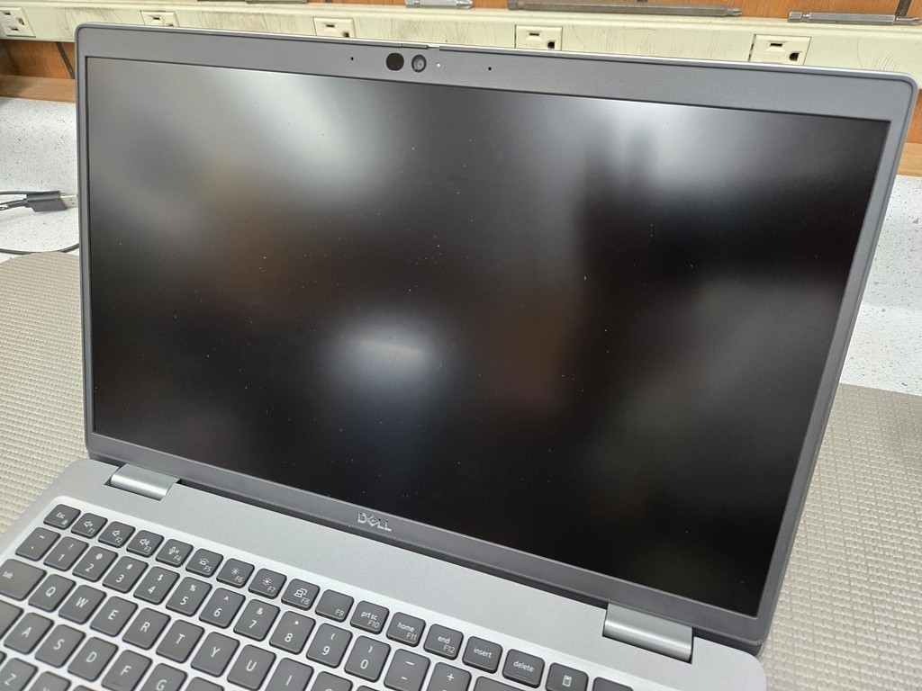 Dell Latitude 5530, Intel i5-1245U Laptop for Parts & Not Working