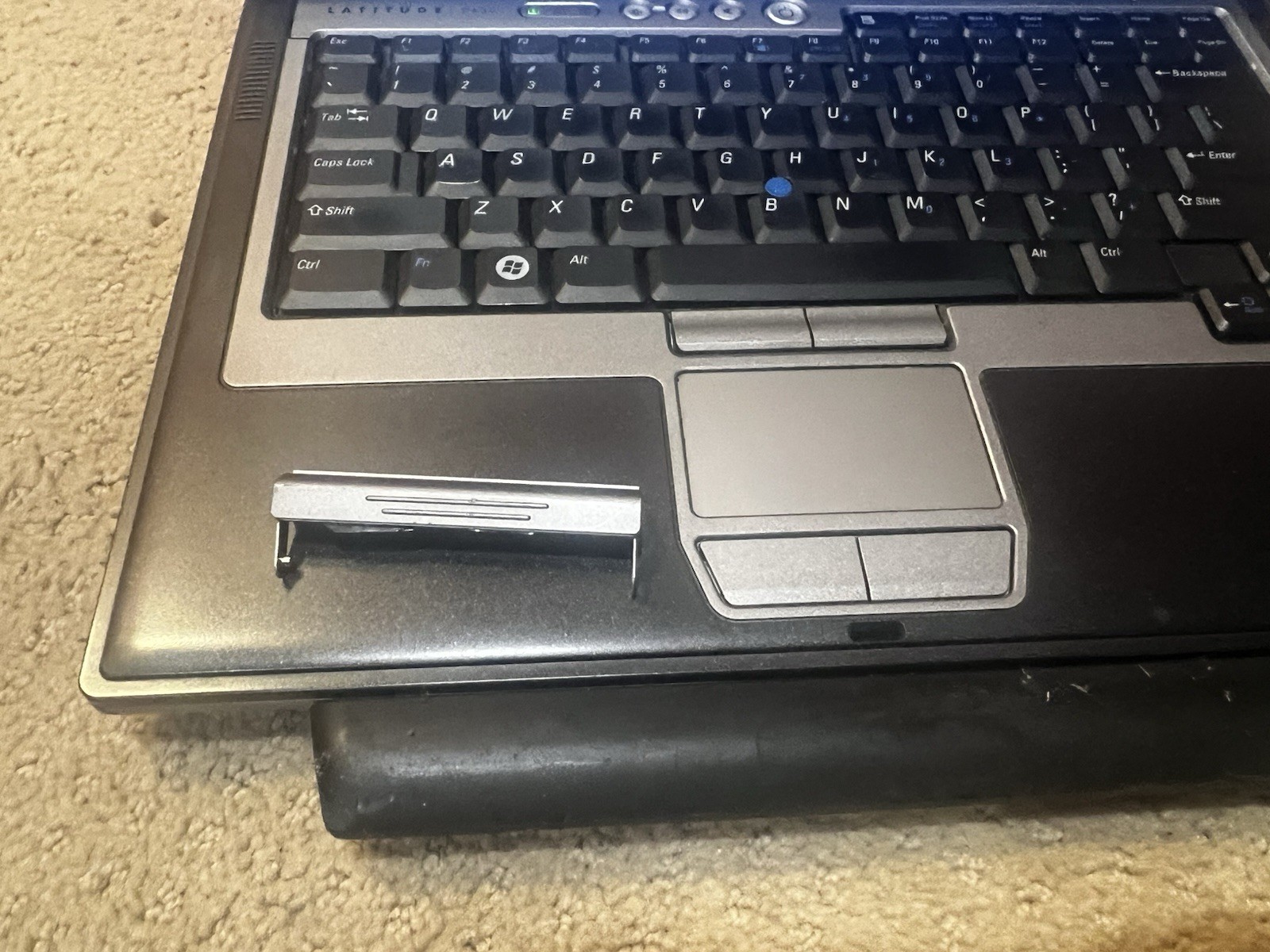 Dell Latitude D630 15″ 1.8GHz 2GB Laptop Needs Battery Hard Drive & Screen Bezel